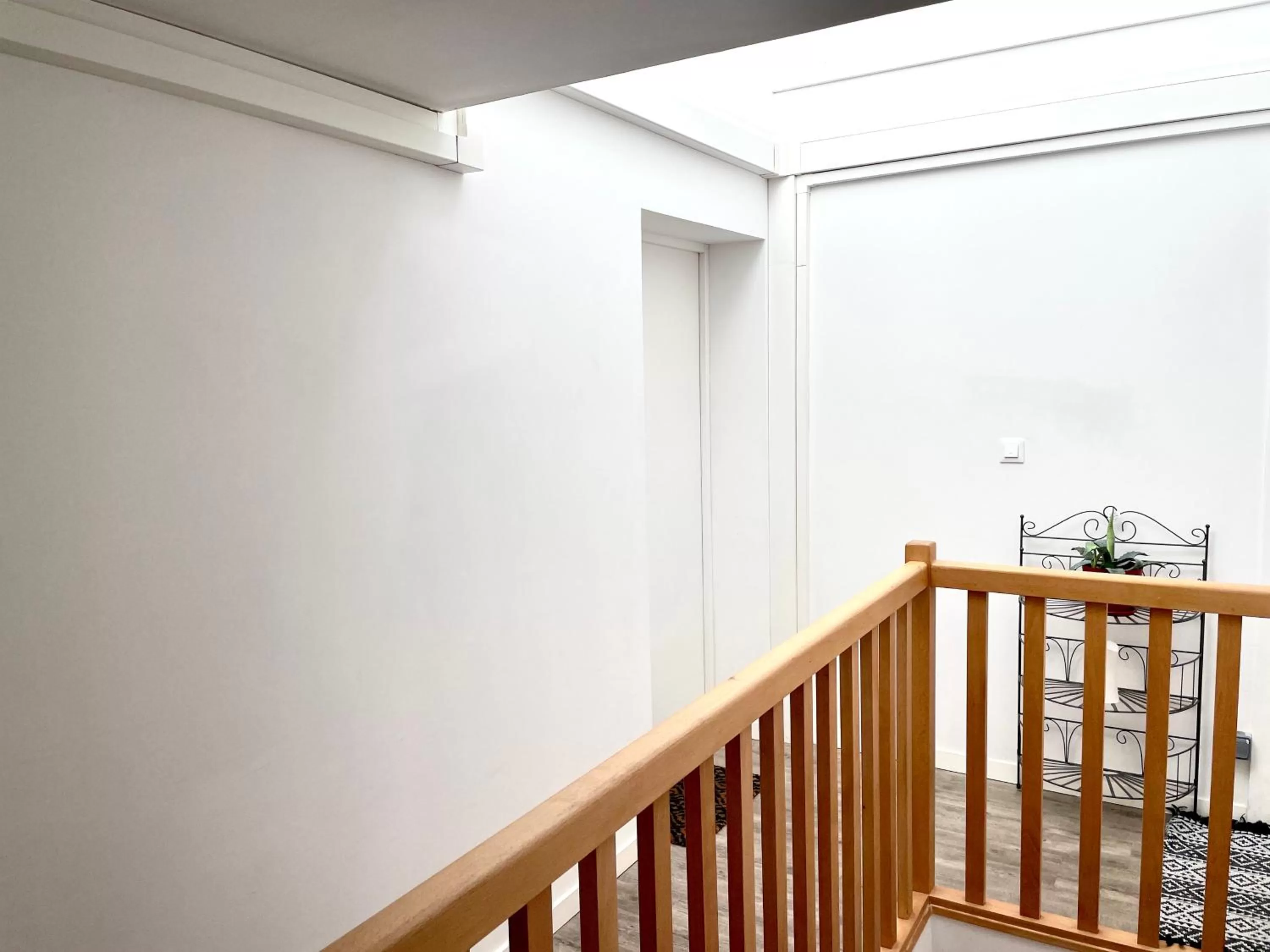 Property building, Balcony/Terrace in Dupain & Dubeurre Appart'Hôtel - Parking