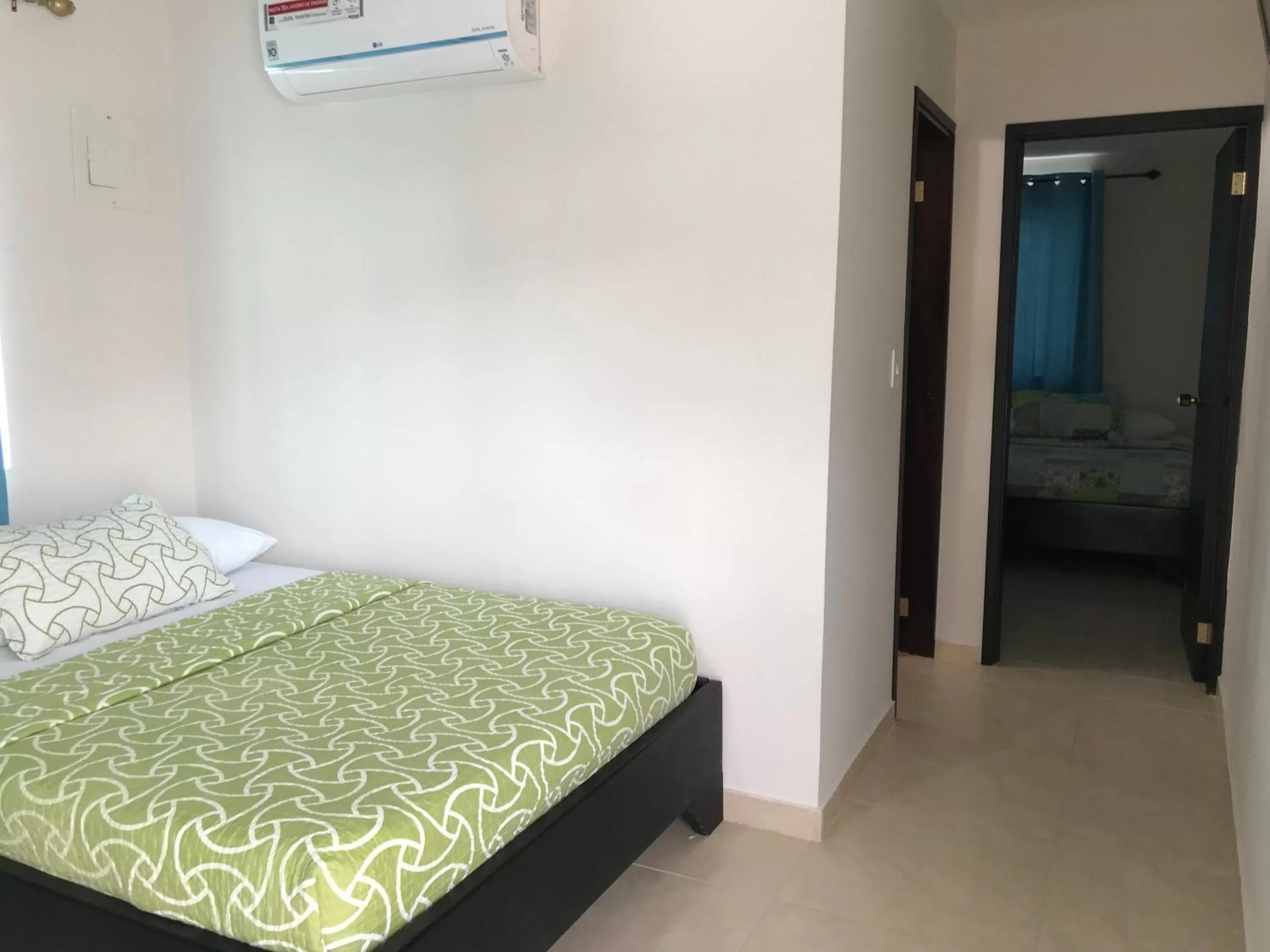 Bed in Caribbean Island Hotel Piso 2