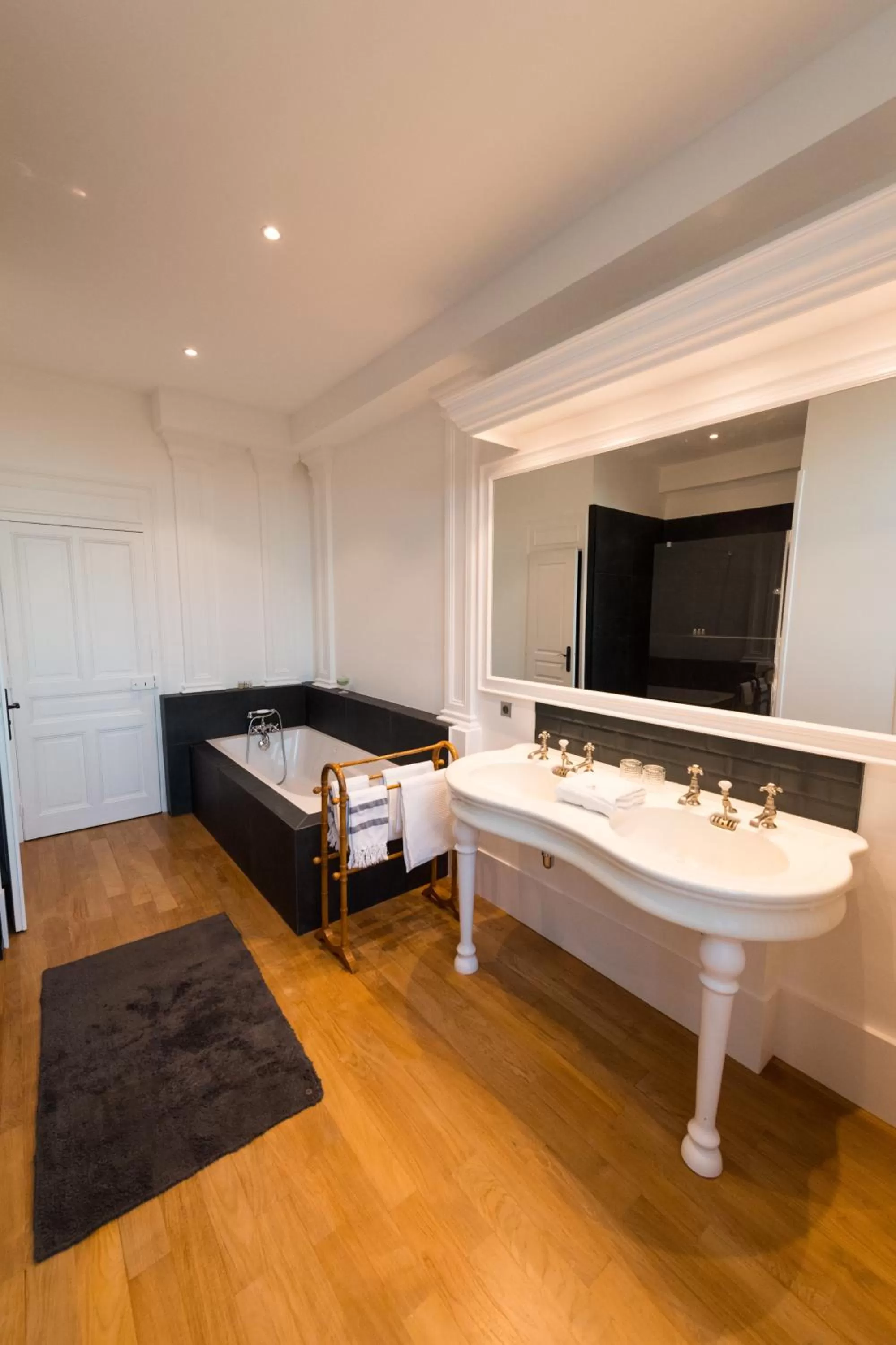 TV/Entertainment Center in Château du Rondon