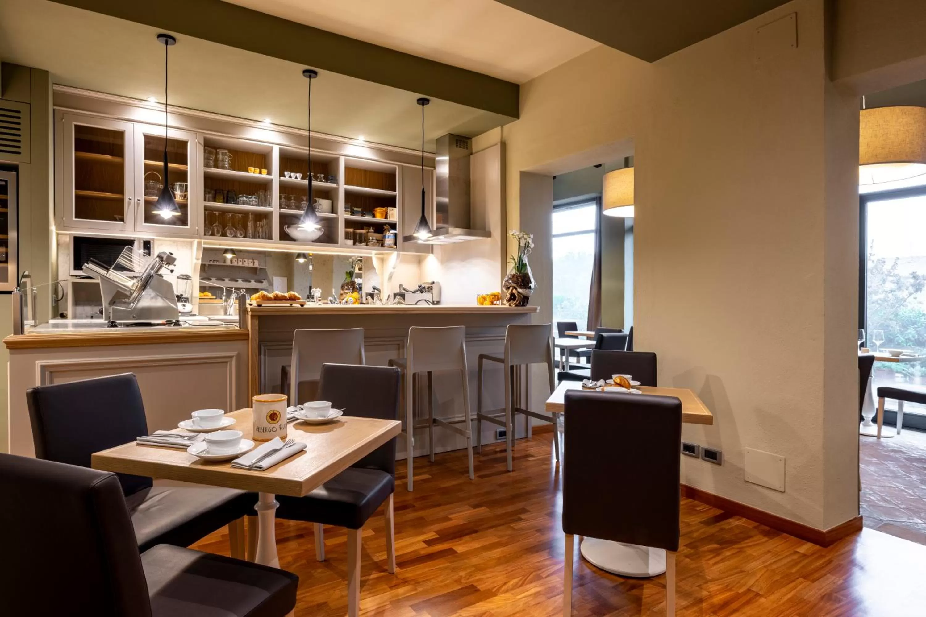 Restaurant/places to eat in Hotel Rutiliano