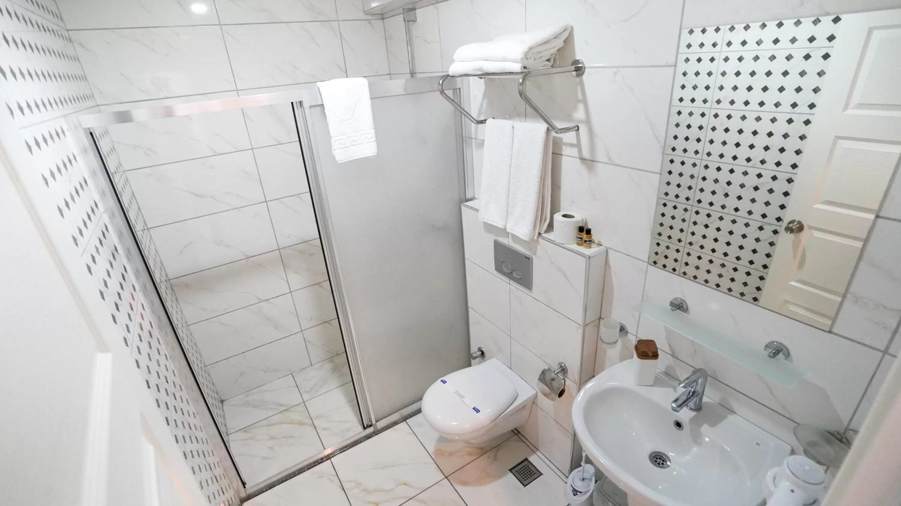 Shower, Bathroom in Cleopatra Ada Apart