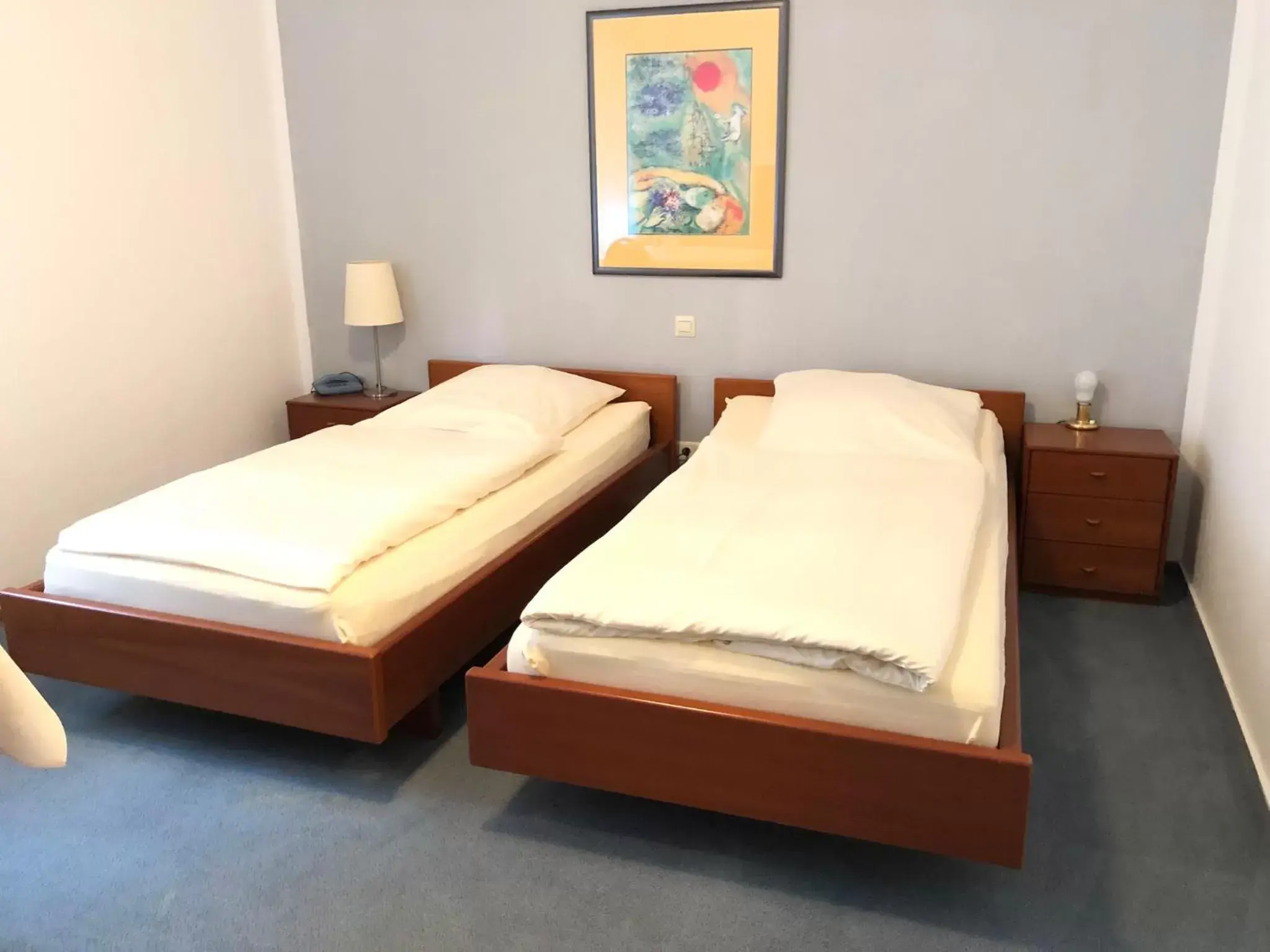 Standard Twin Room - single occupancy in Landgasthof Rheda Hotel - Restaurant Standard Twin Room - single occupancy in Landgasthof Rheda Hotel - Restaurant