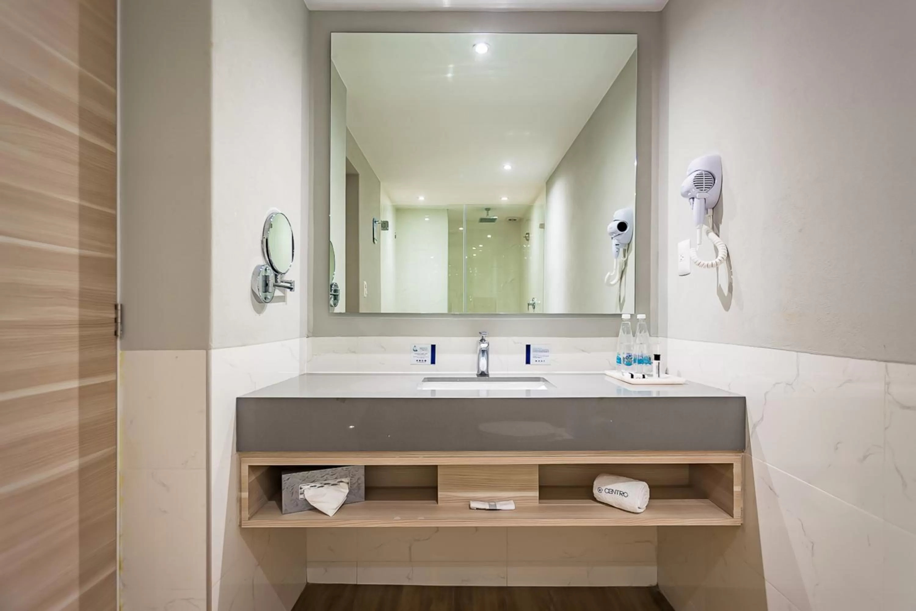 Bathroom in KALI Centro Mexico City