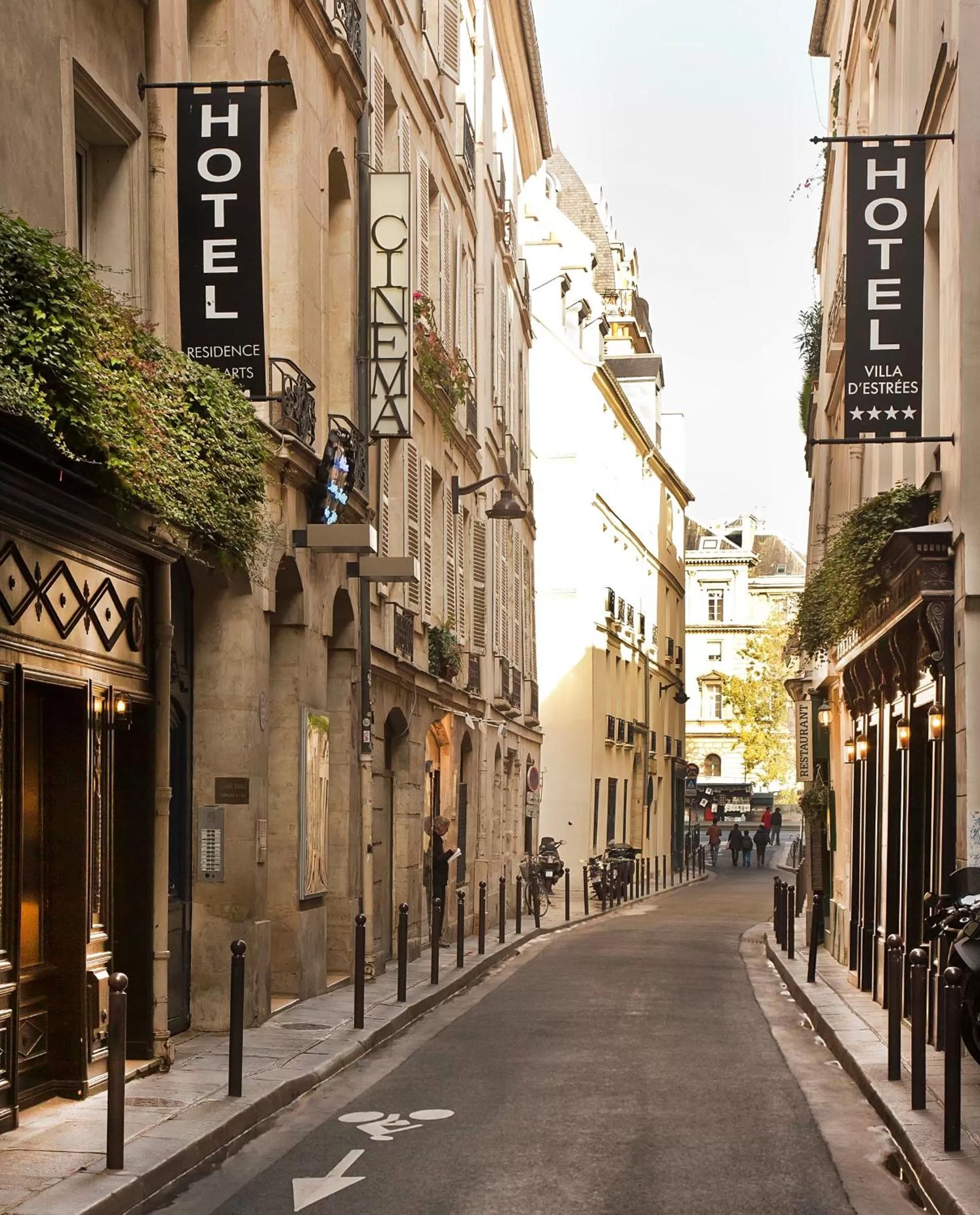 Street view in Hotel La Villa d'Estrées - Saint-Germain