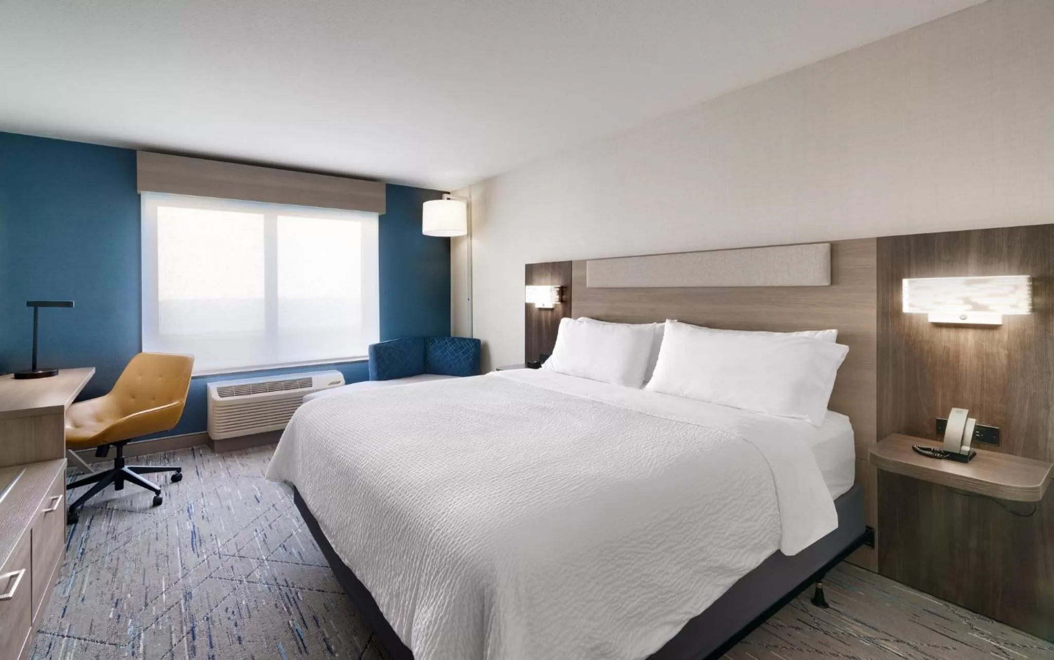 Photo of the whole room, Bed in Holiday Inn Express and Suites Helena by IHG