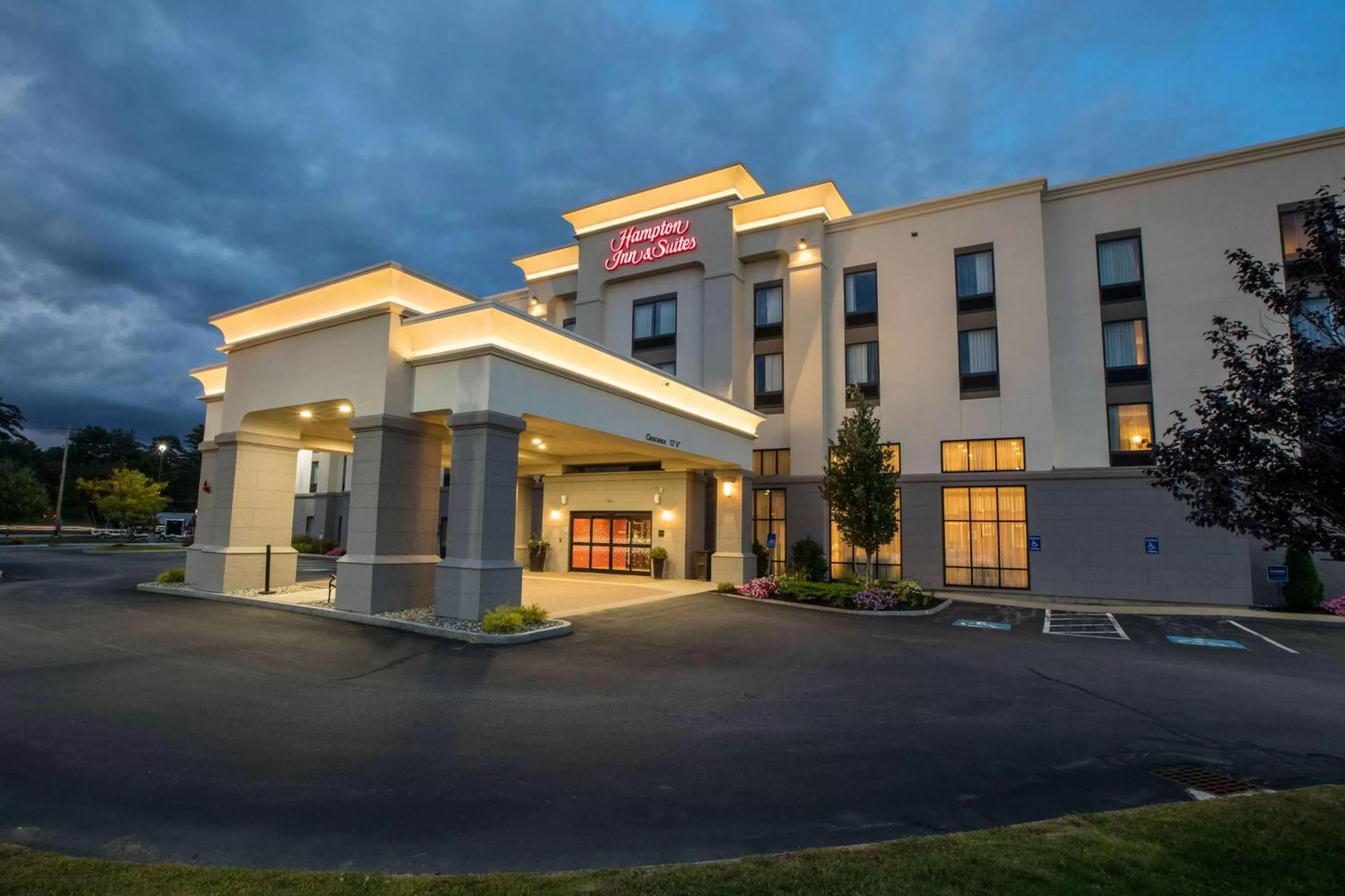 Property building in Hampton Inn & Suites Tilton