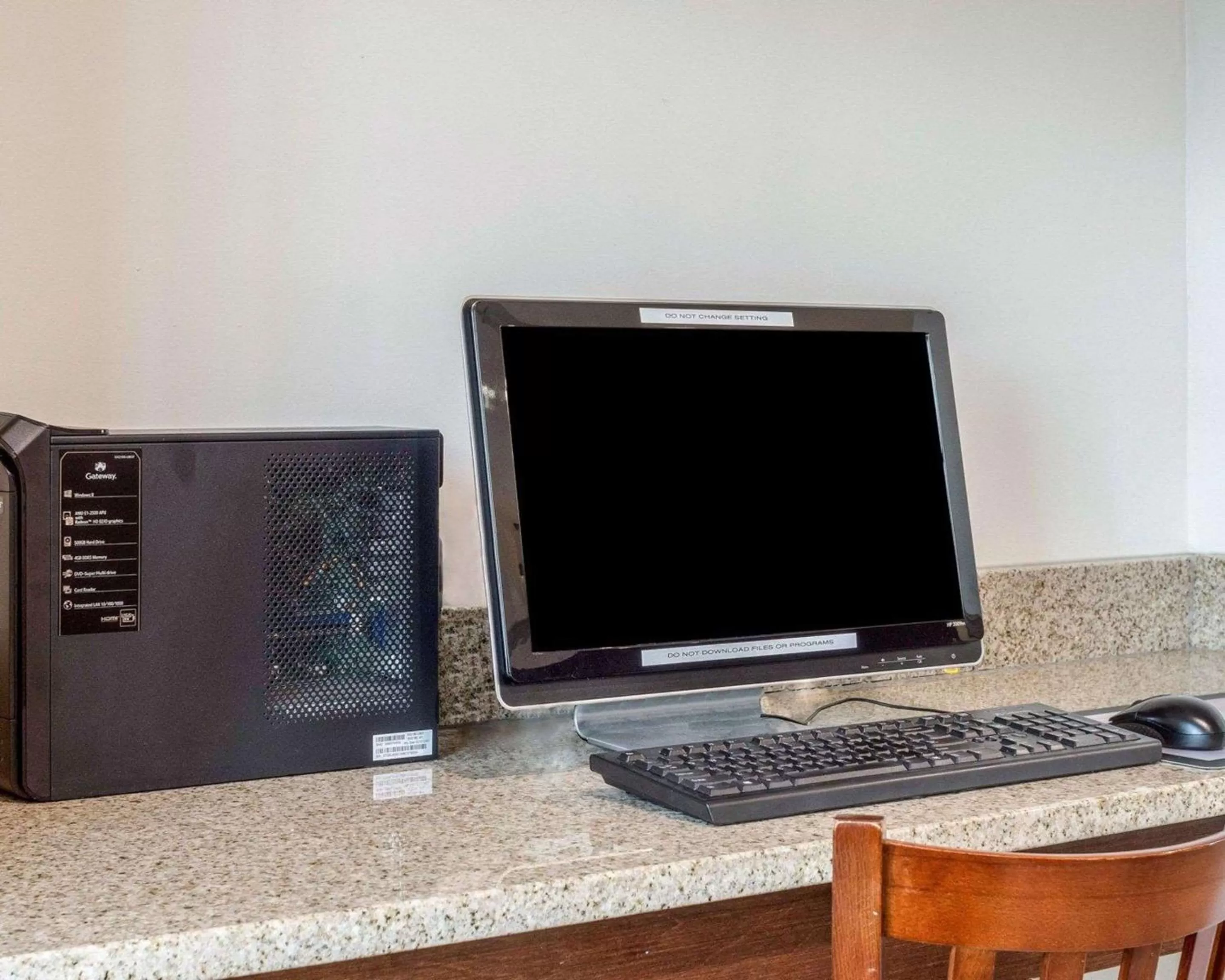 Business facilities in Econo Lodge Lawrence near University