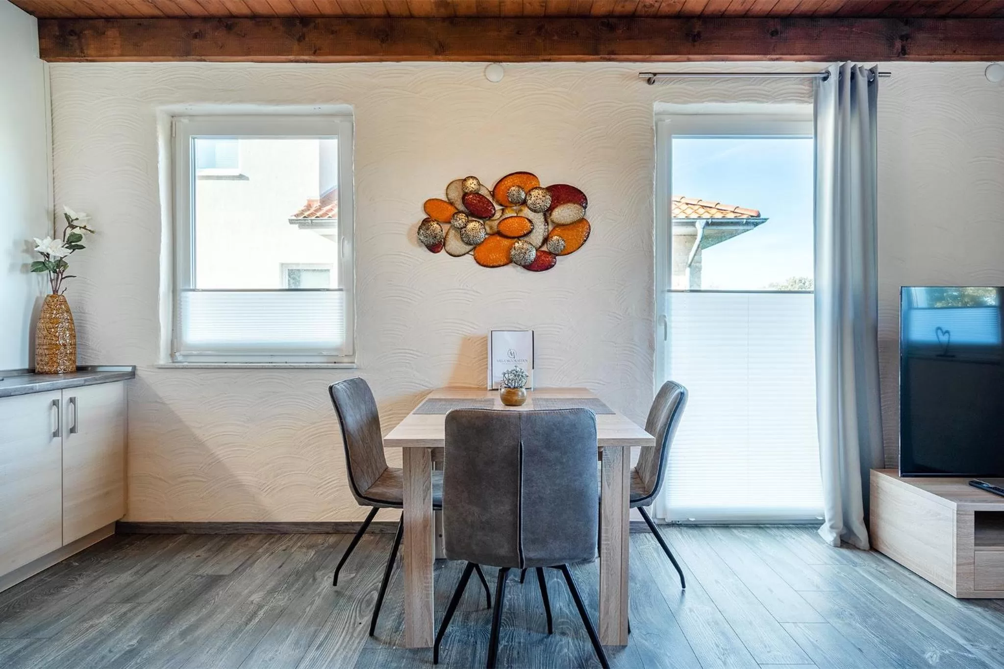 TV and multimedia, Dining Area in Villa Moorstern