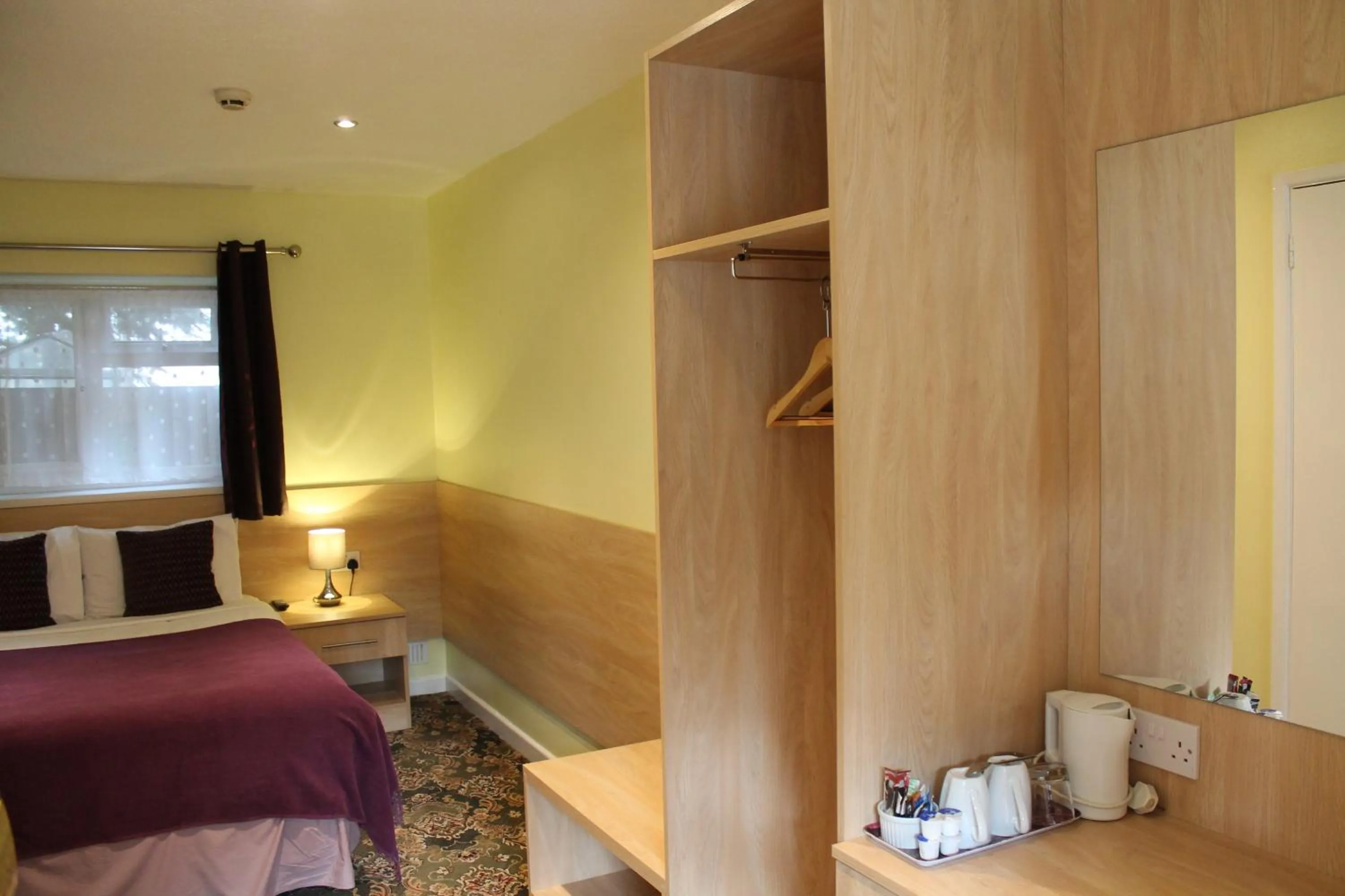 Photo of the whole room, Bed in The Abbey House Hotel