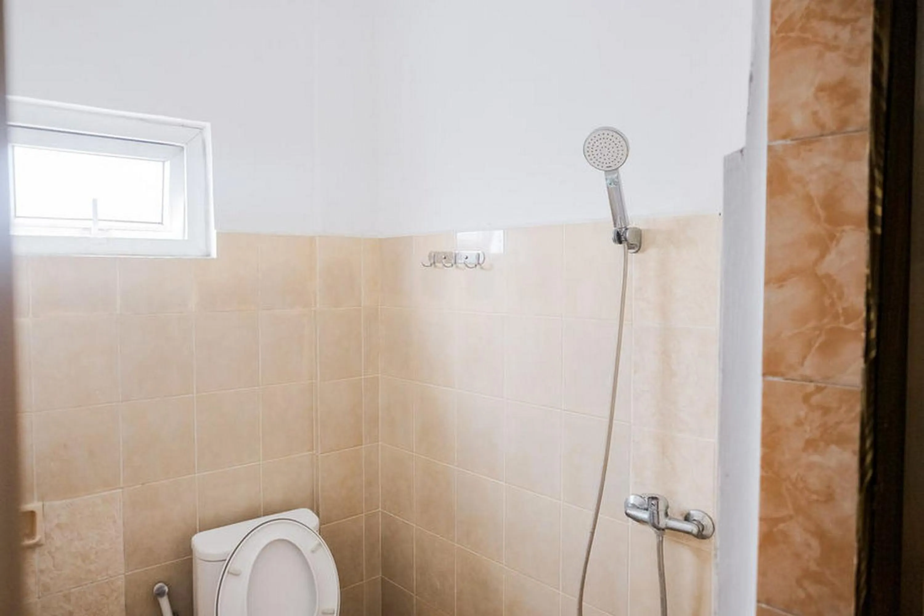 RedDoorz Plus @ Simpang USU Medan