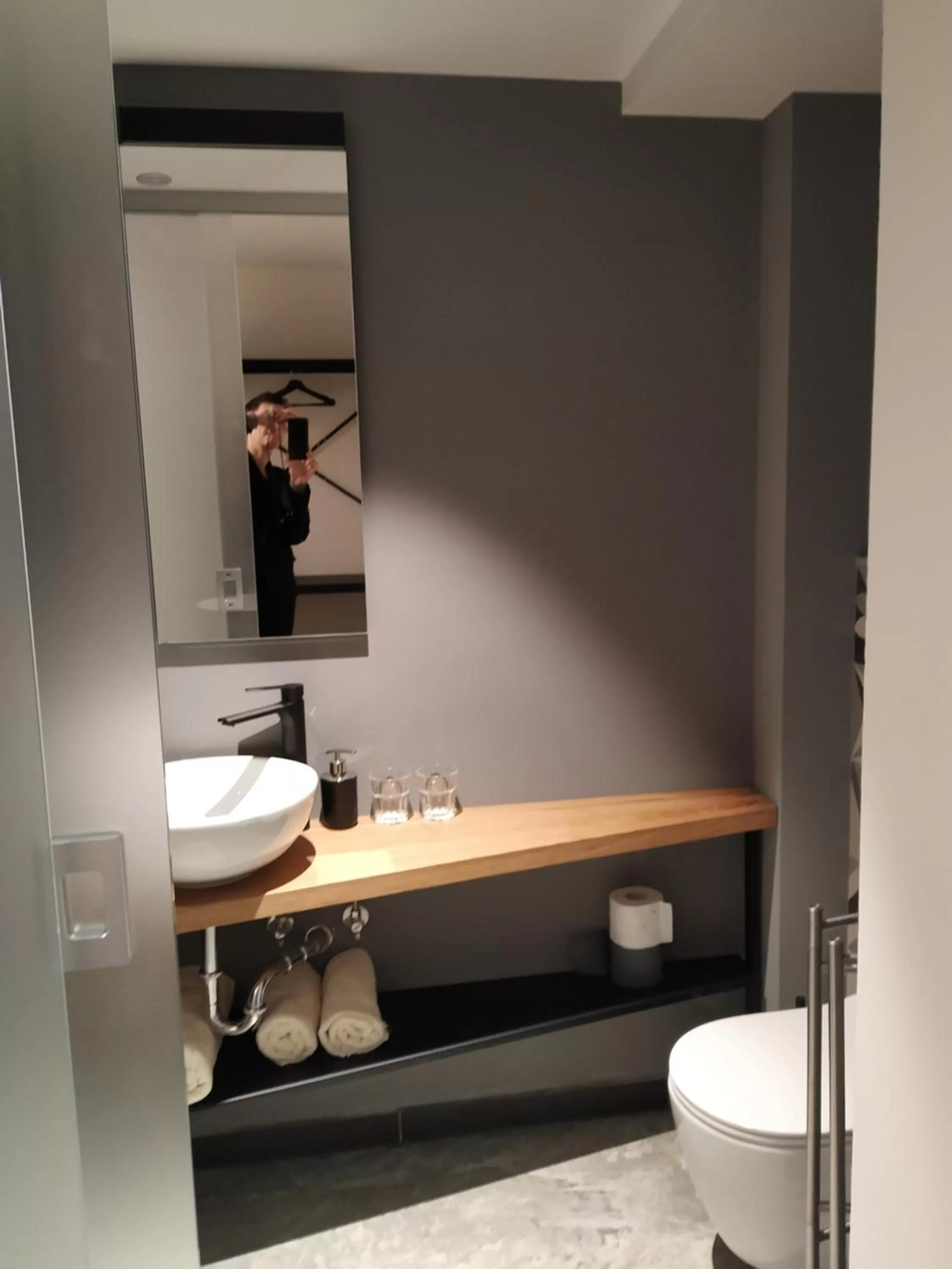 Bathroom in B & W KRIŽ