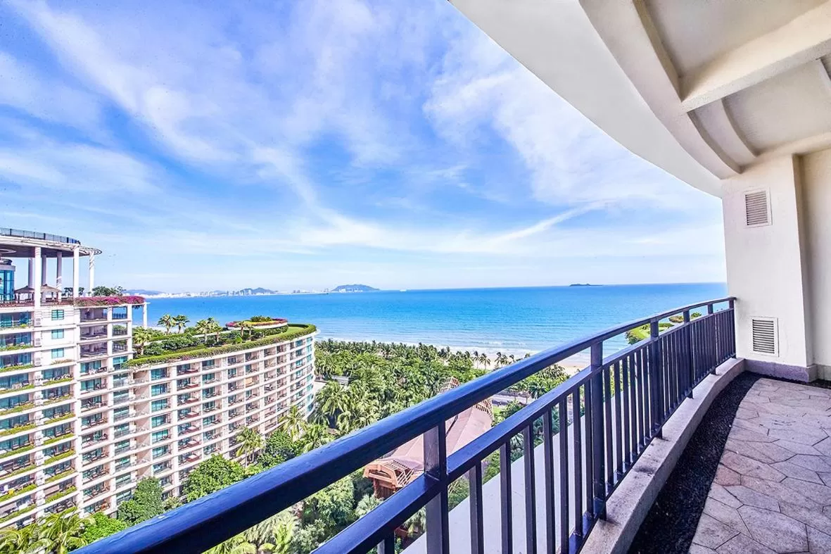 Deluxe Two-Bedroom Family Suite with Sea View in Ocean Sonic Resort Sanya