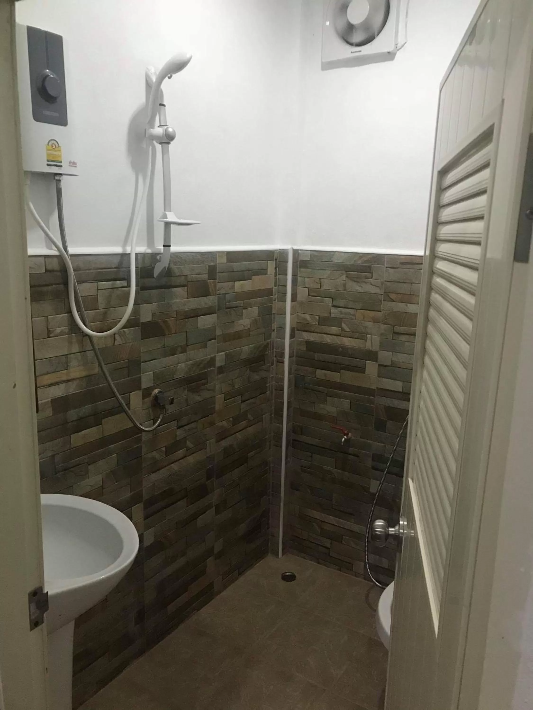 Bathroom in The Mountain View Hat Sai Ri Resort