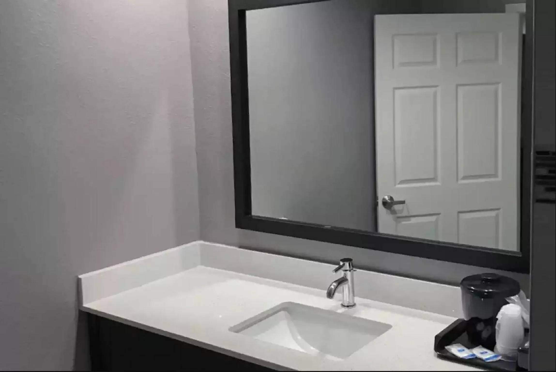 Bathroom in Rodeway Inn Calhoun South