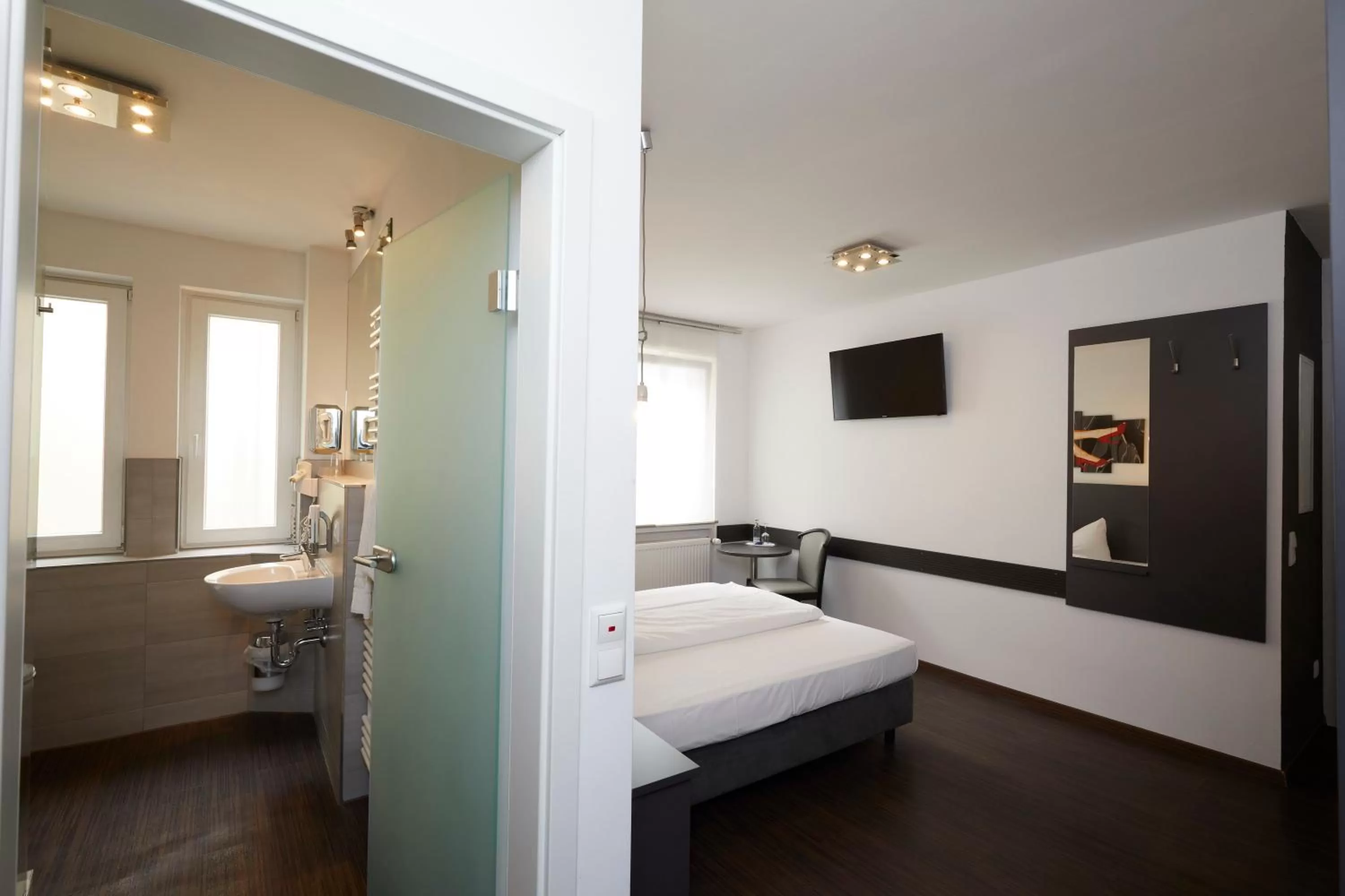 Photo of the whole room, Bed in Hotel Schlemmer Das familäre Altstadt - Hotel mit Herz