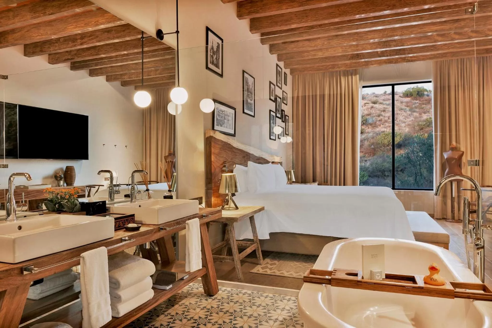 Photo of the whole room, Bed in Live Aqua San Miguel de Allende