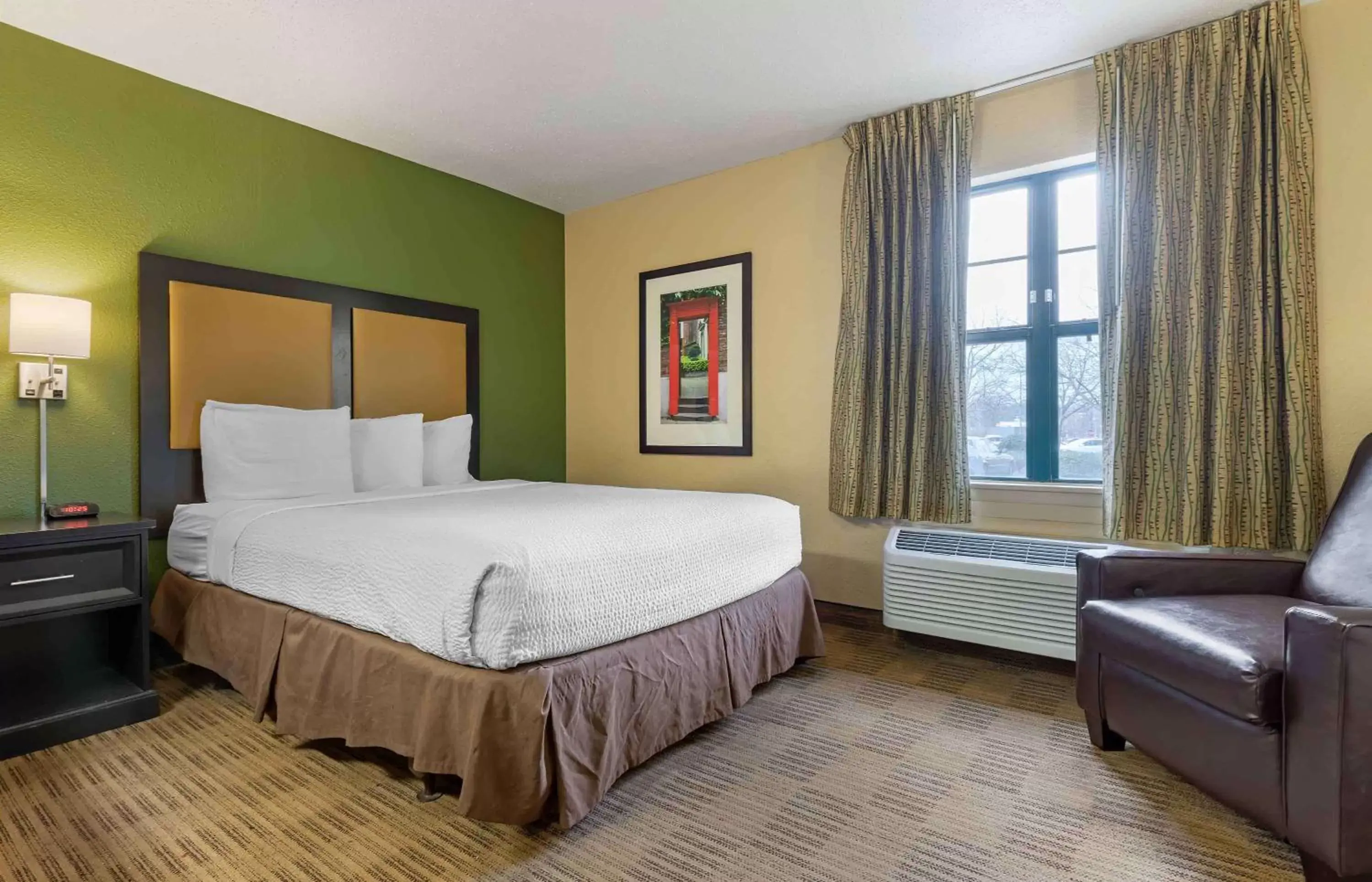 Queen Studio - Non-Smoking in Extended Stay America Select Suites - Greenville - Airport Queen Studio - Non-Smoking in Extended Stay America Select Suites - Greenville - Airport