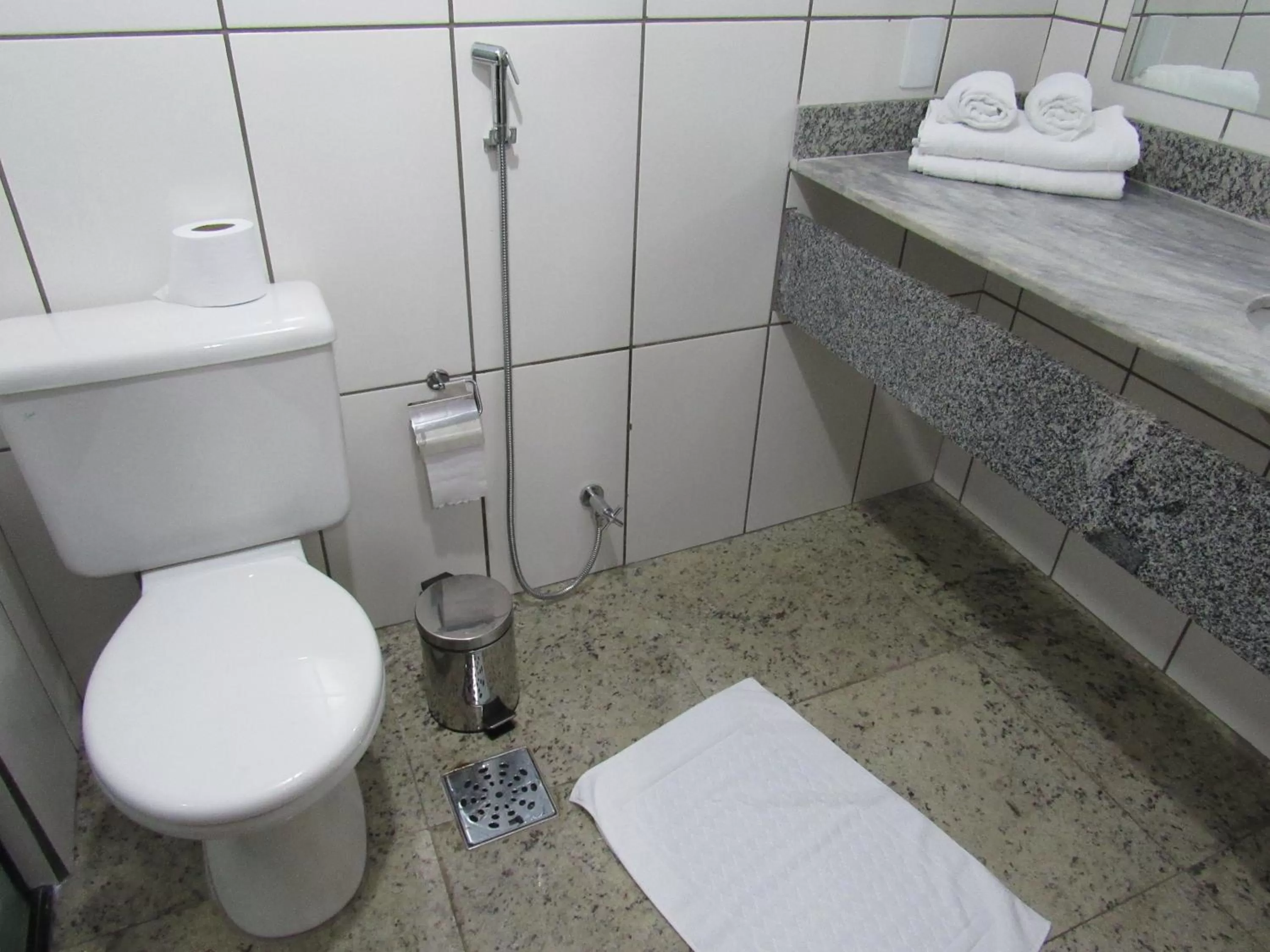 Toilet in Hotel Nacional Inn Campinas Trevo