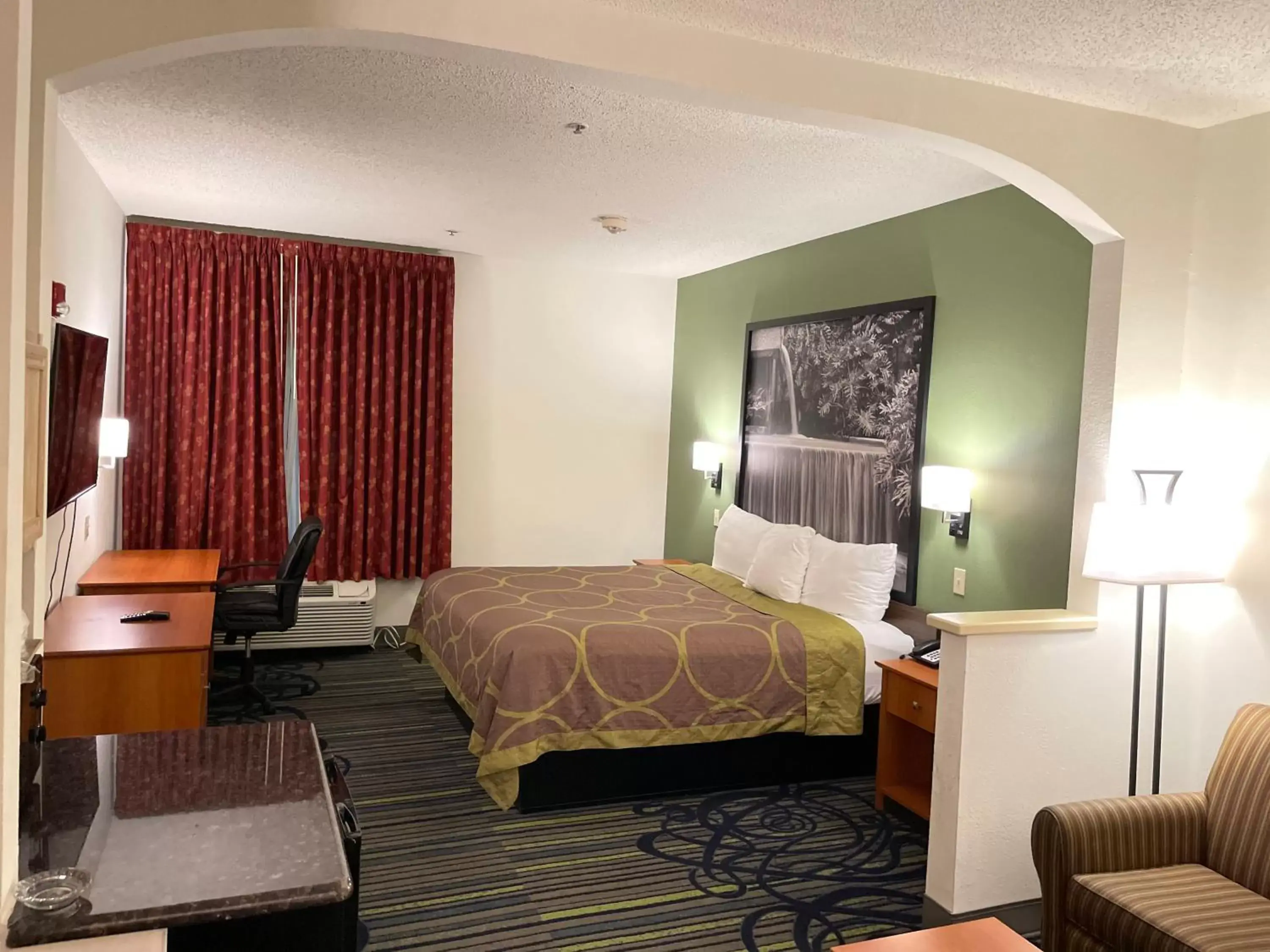 King Studio Suite with Roll-in Shower - Mobility/Hearing Accessible - Non-Smoking in Super 8 by Wyndham Fort Worth Downtown South King Studio Suite with Roll-in Shower - Mobility/Hearing Accessible - Non-Smoking in Super 8 by Wyndham Fort Worth Downtown South