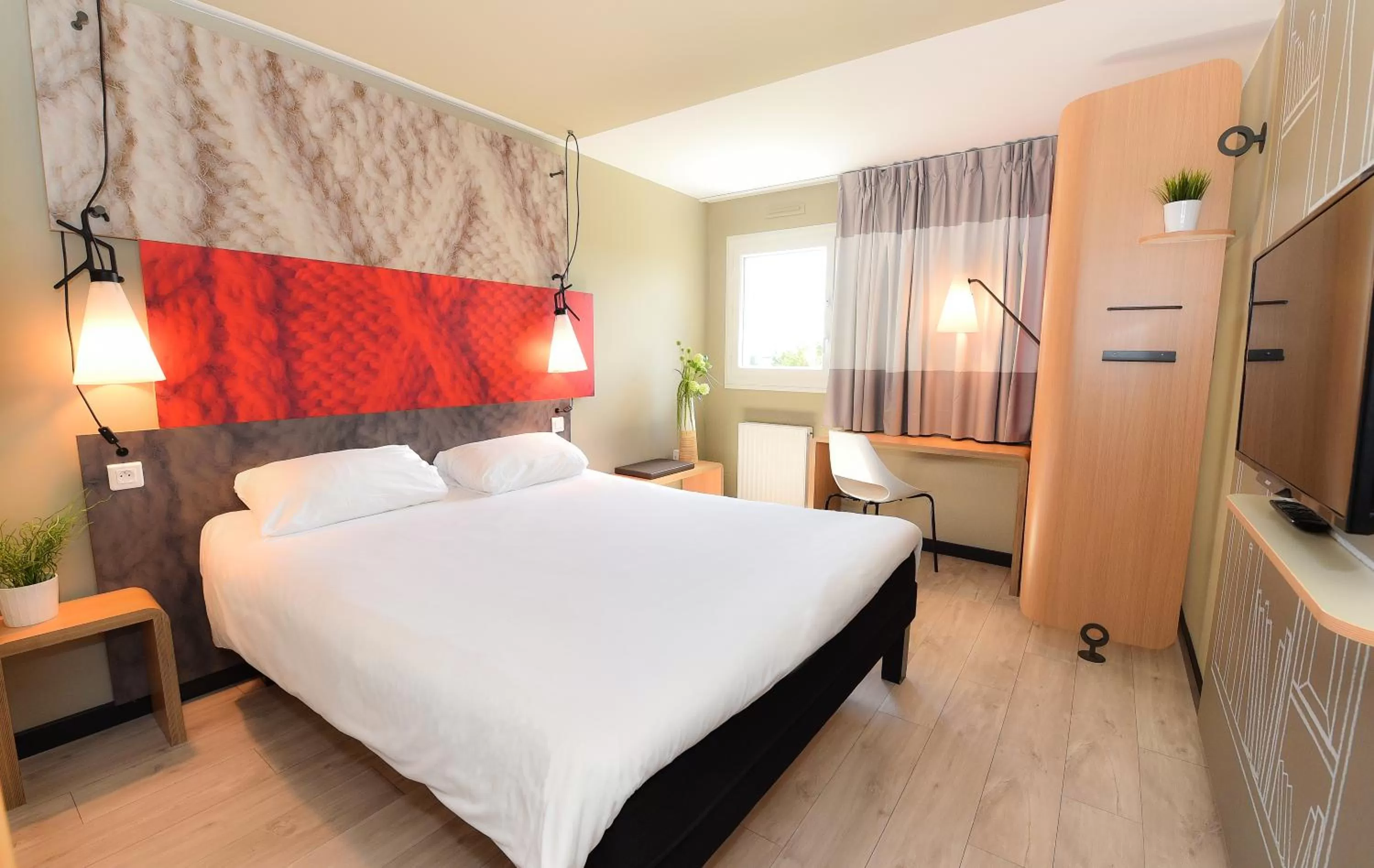 Bed in ibis Beaune La Ferme Aux Vins