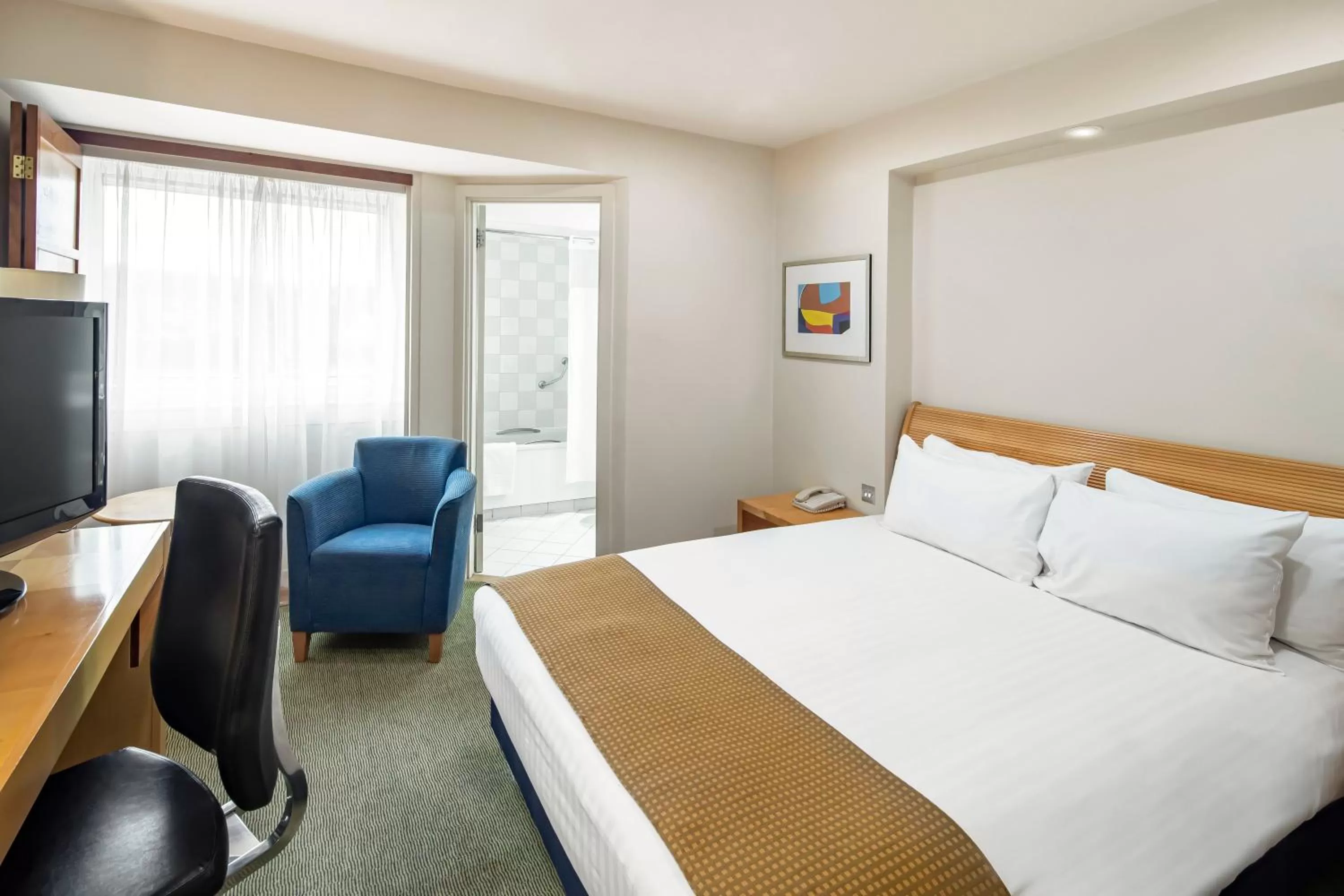 Bedroom, Bed in Holiday Inn Basingstoke by IHG