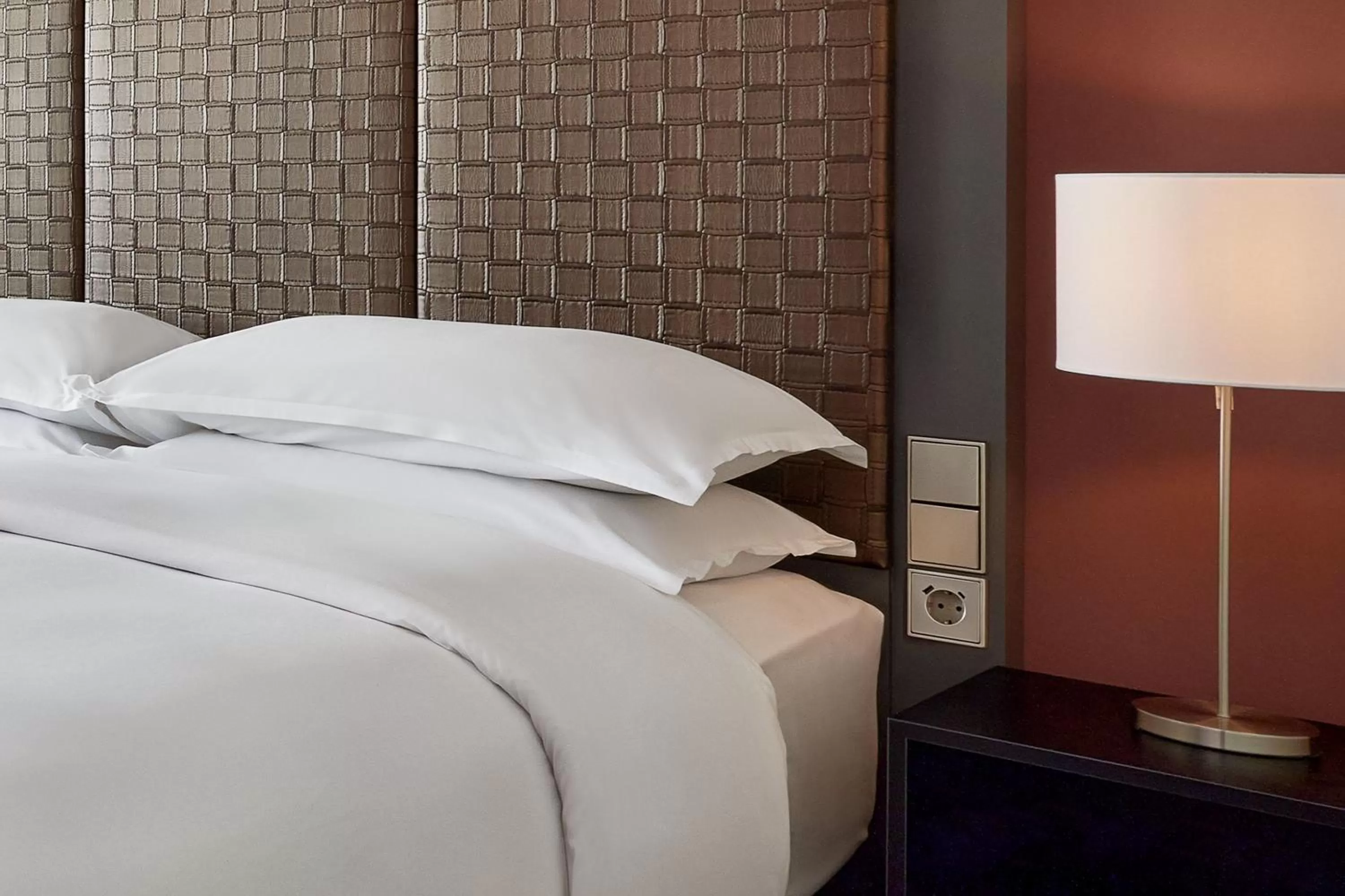 Photo of the whole room, Bed in Sheraton Frankfurt Airport Hotel & Conference Center