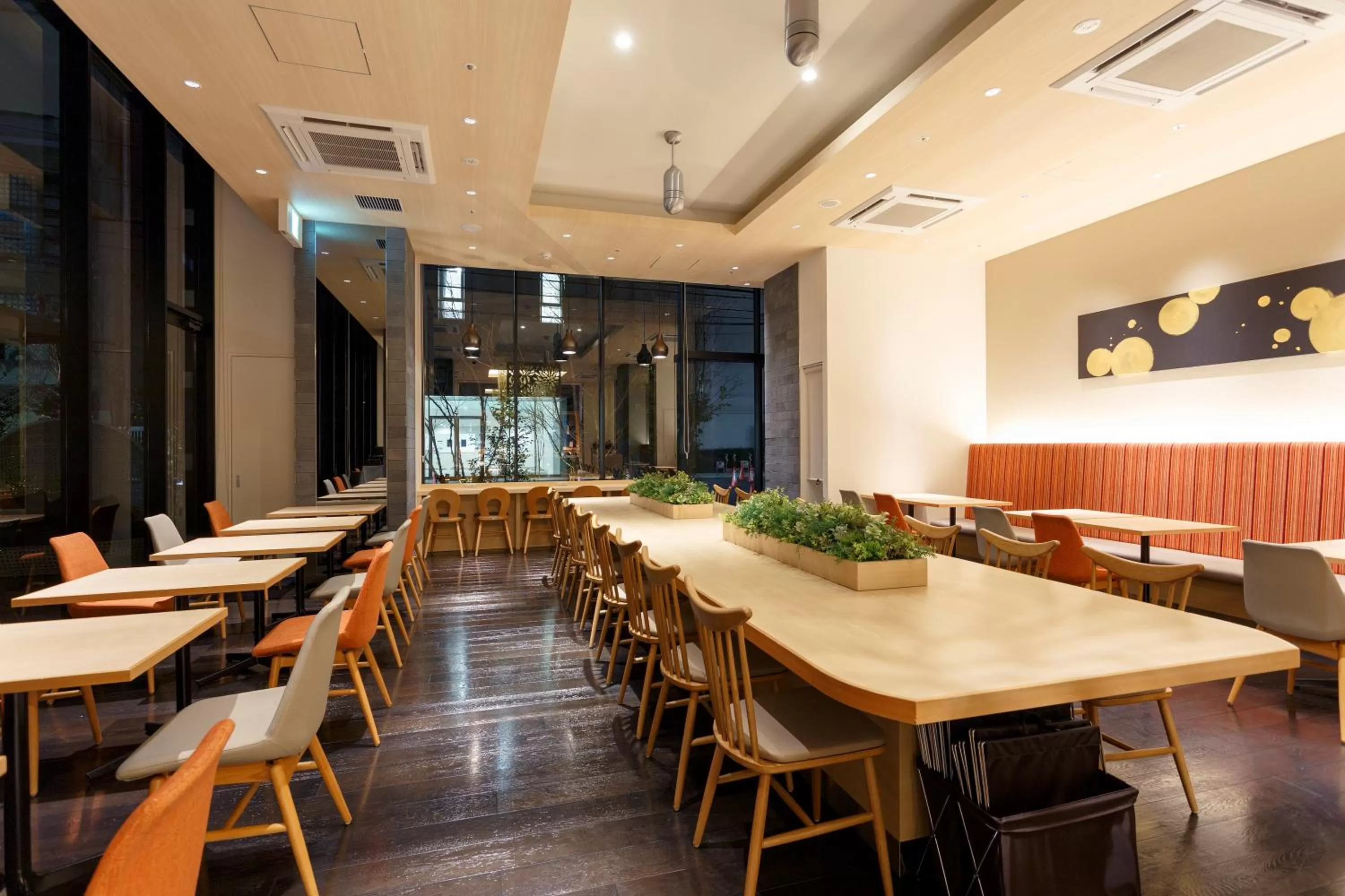 Communal lounge/ TV room in Osaka View Hotel Honmachi