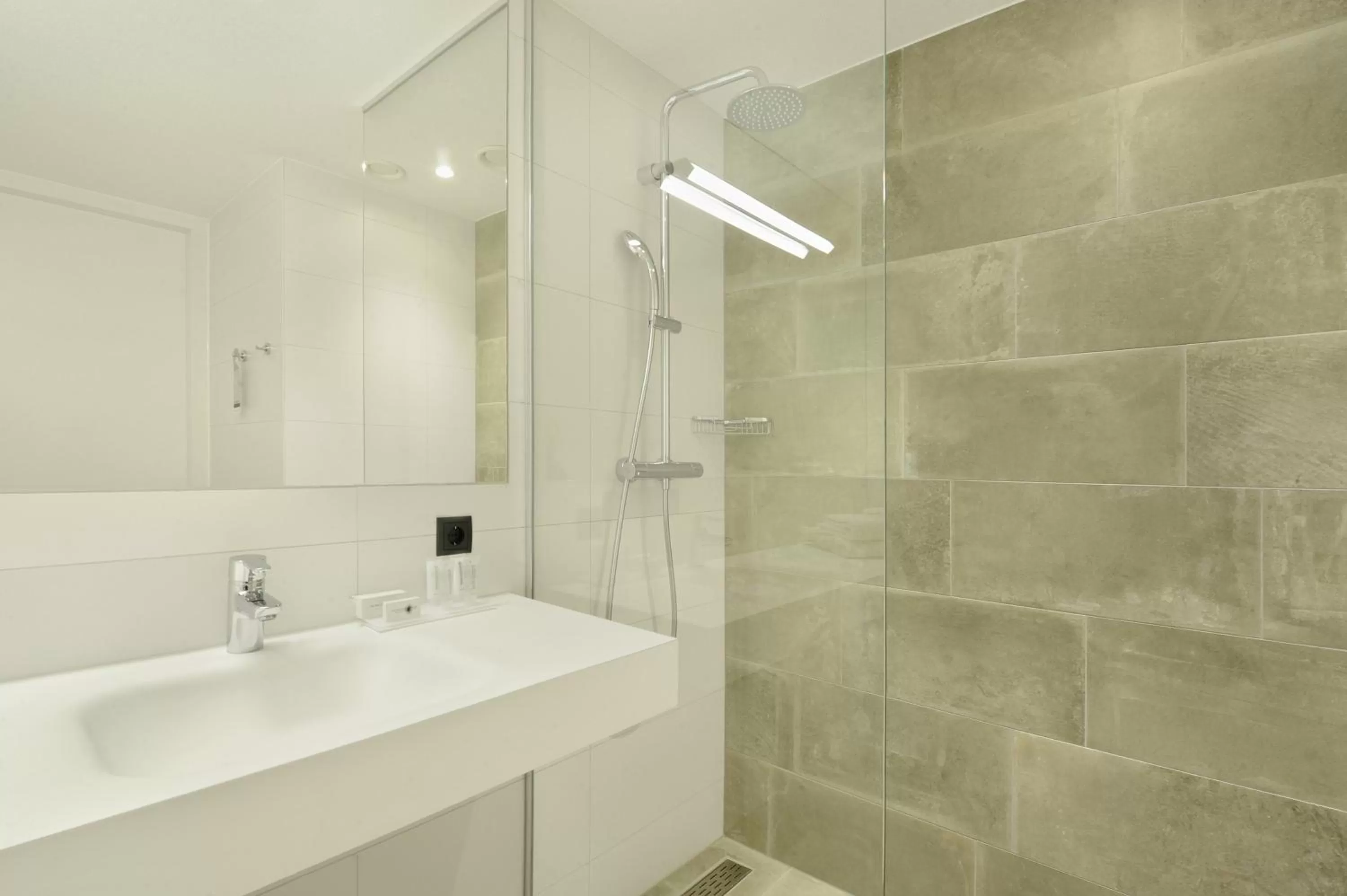 Shower in Van der Valk Hotel Nijmegen-Lent