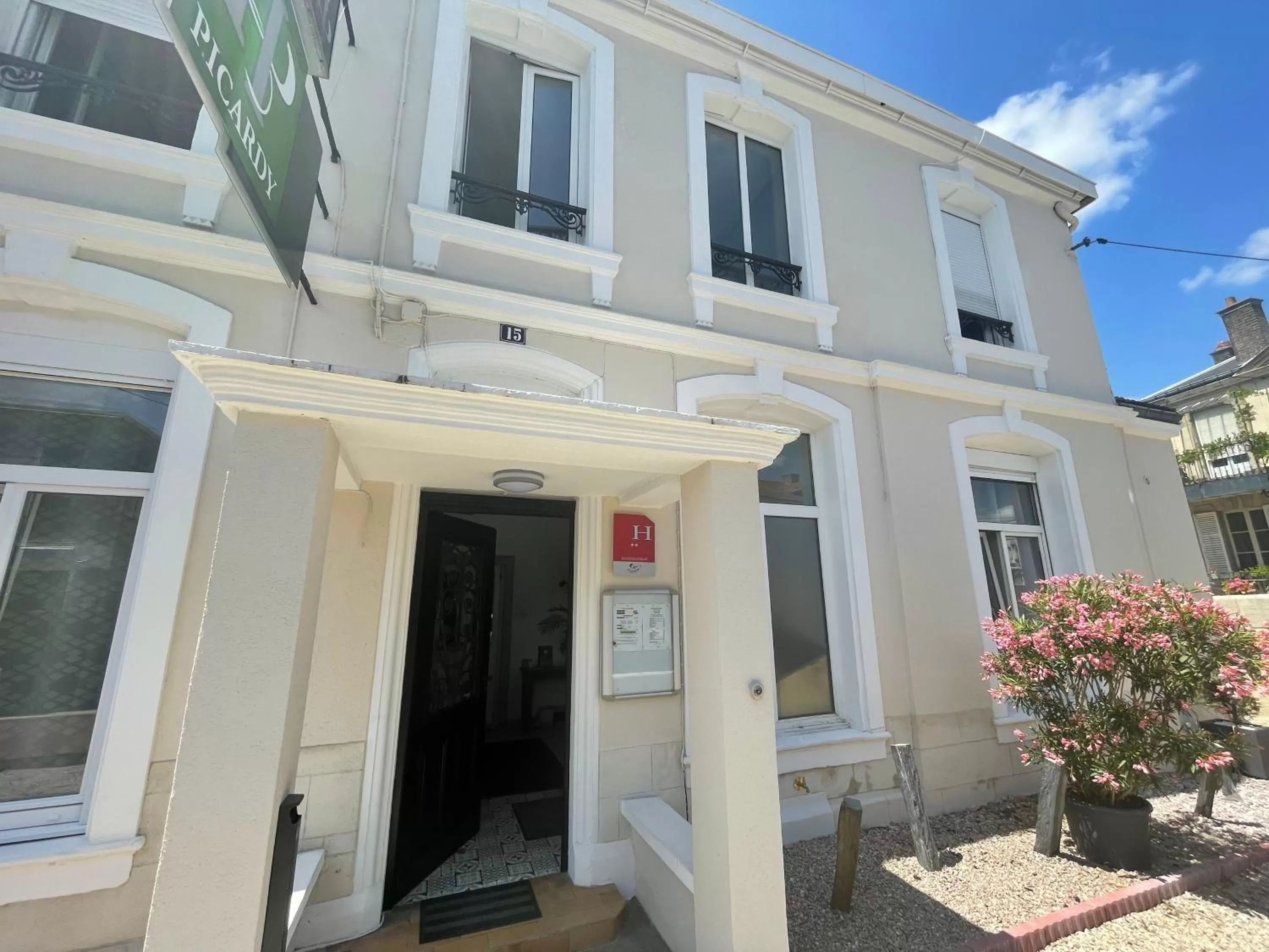 Property building in Hôtel Le Picardy