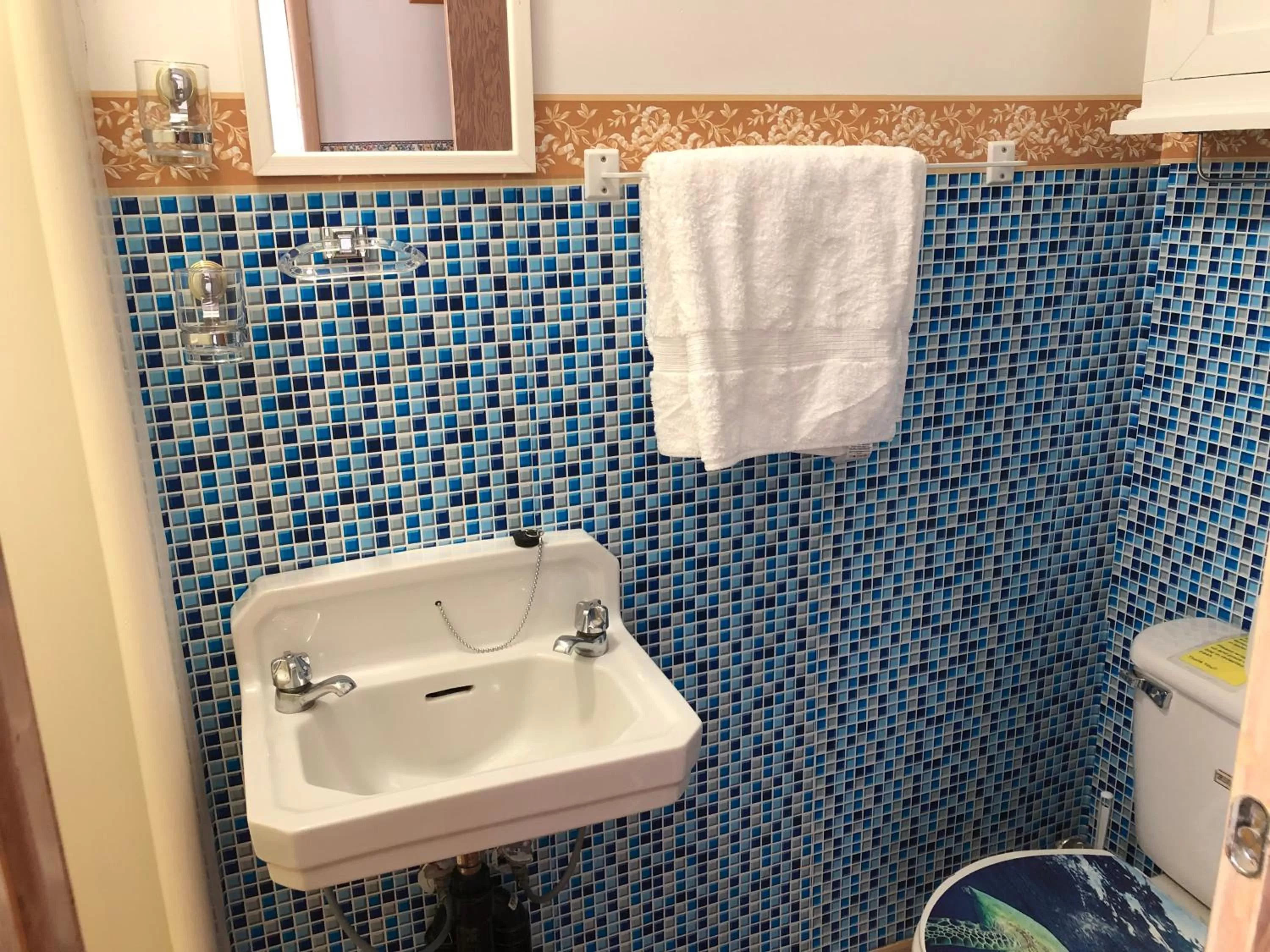 Bathroom in Heritage Place Hotel