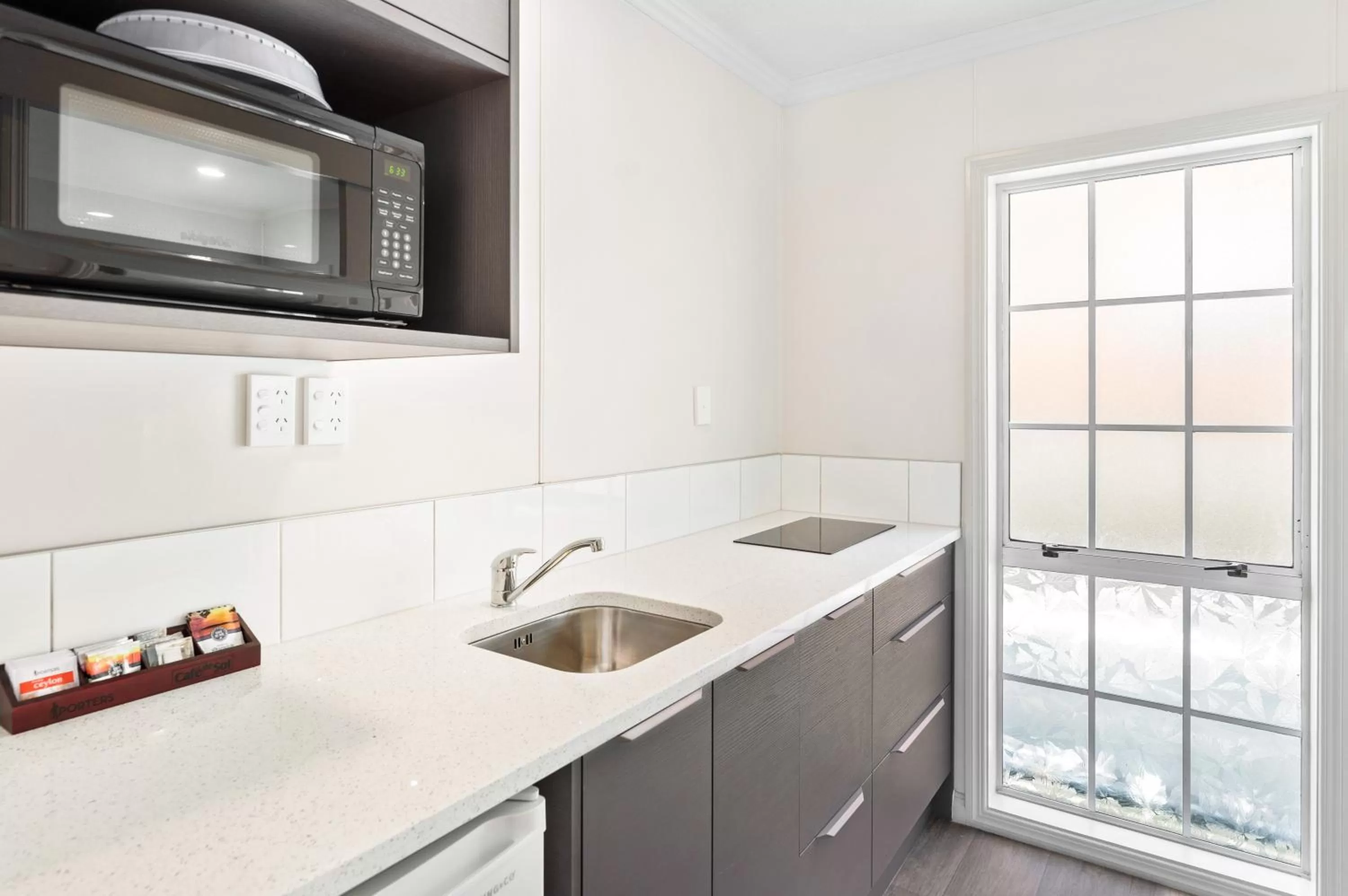 Kitchen or kitchenette in Ashleigh Court Motel