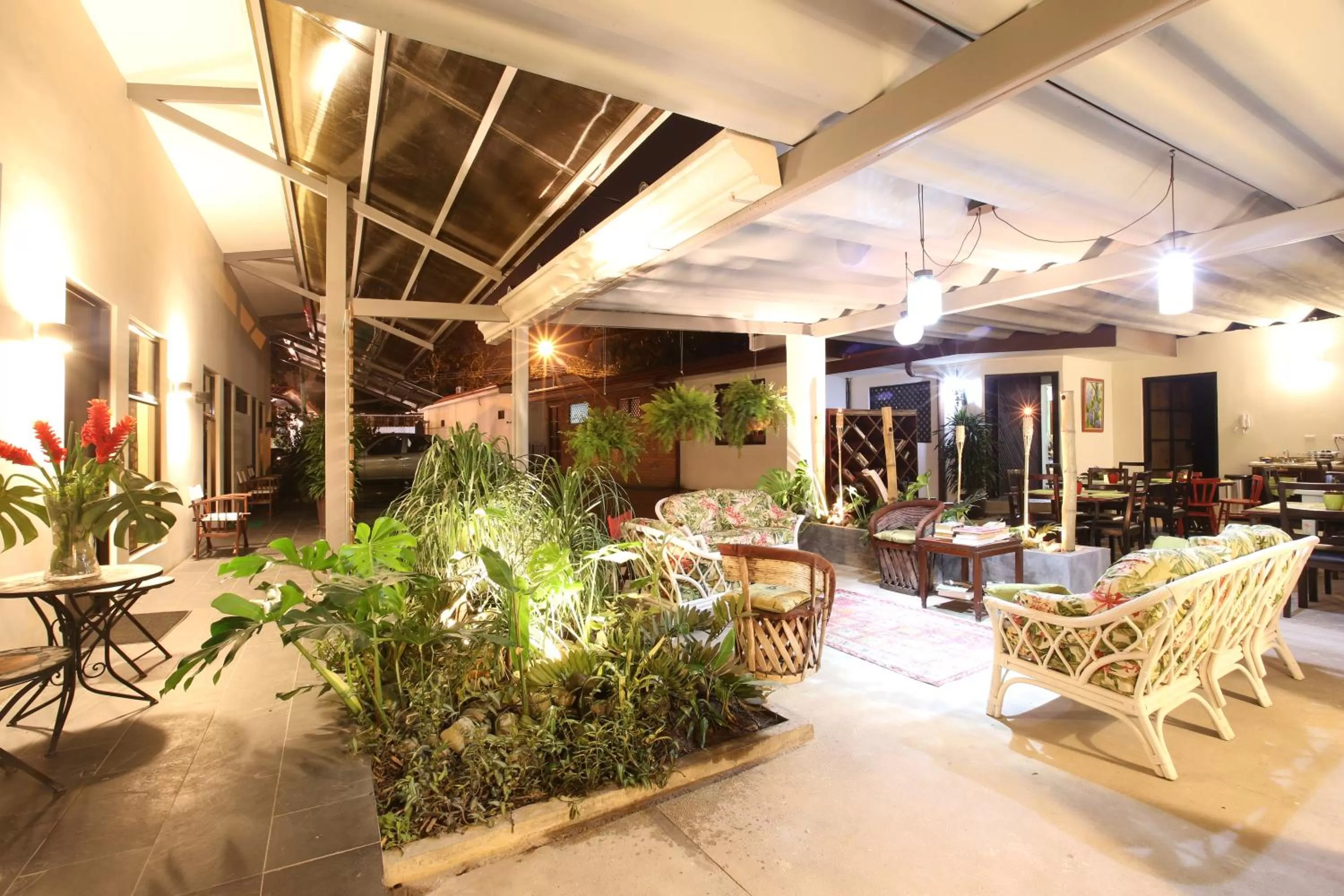 Nightclub / DJ in Casa María Aeropuerto B&B