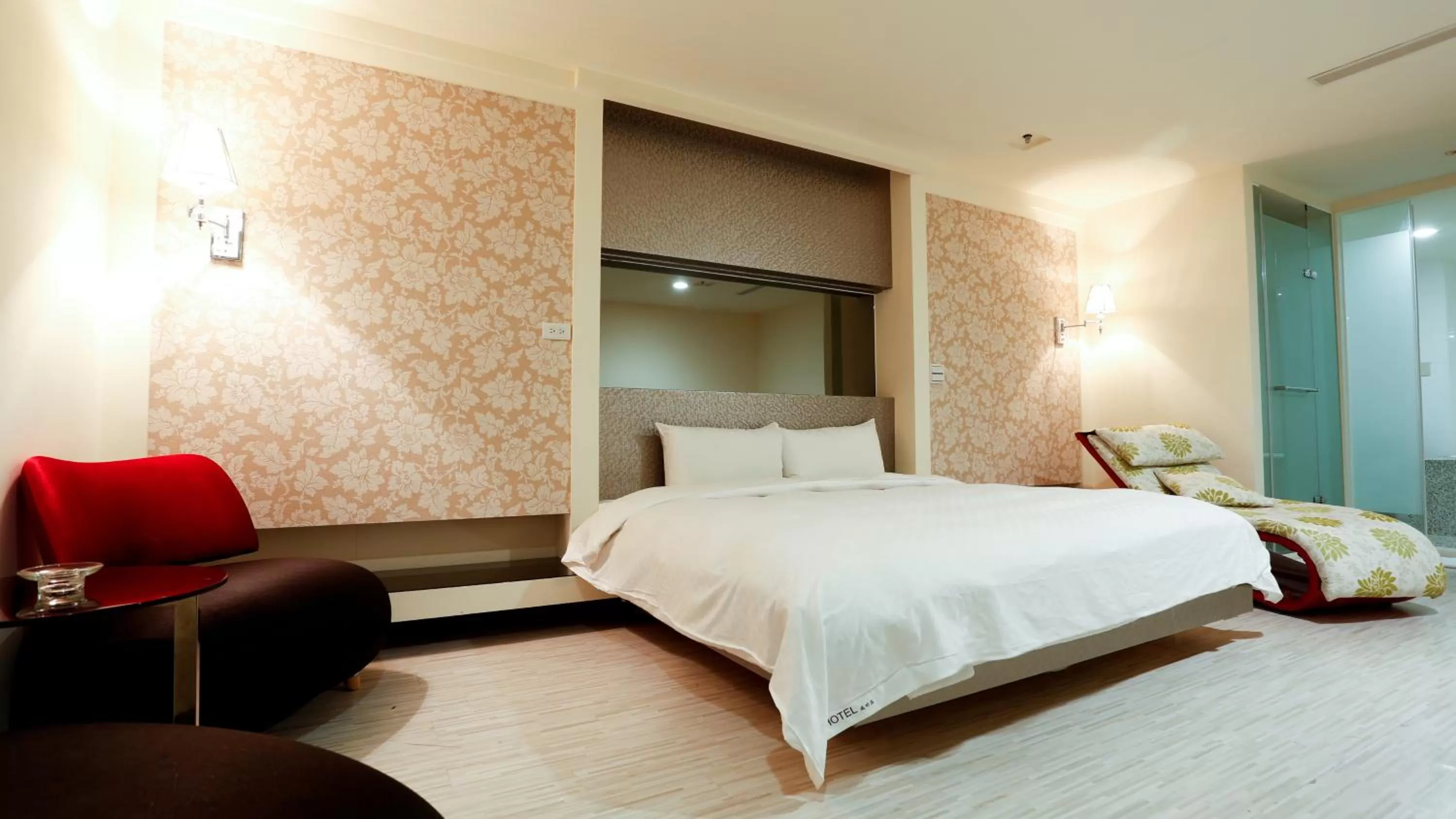 Bedroom, Bed in Walker Hotel - Zhengyi