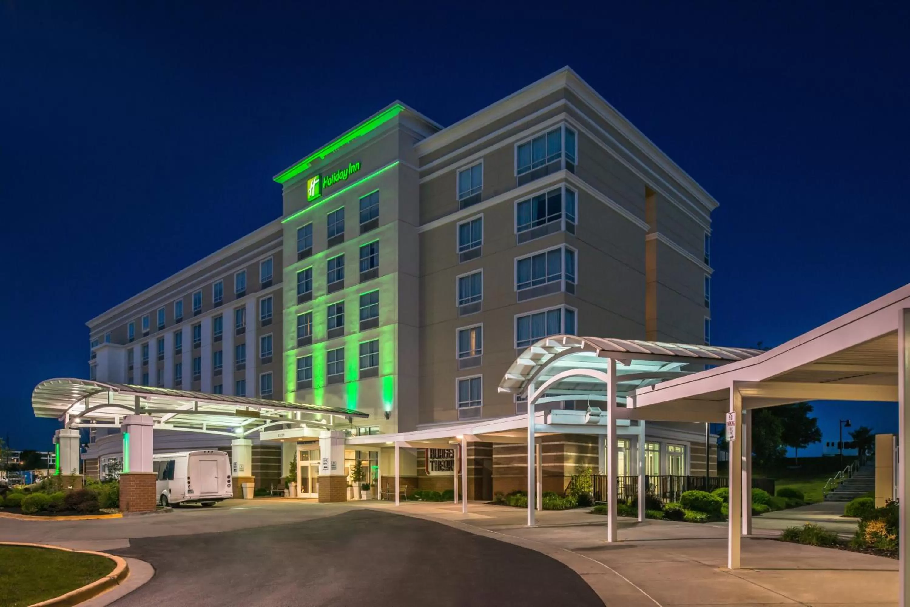 Property building in Holiday Inn Kansas City Airport by IHG