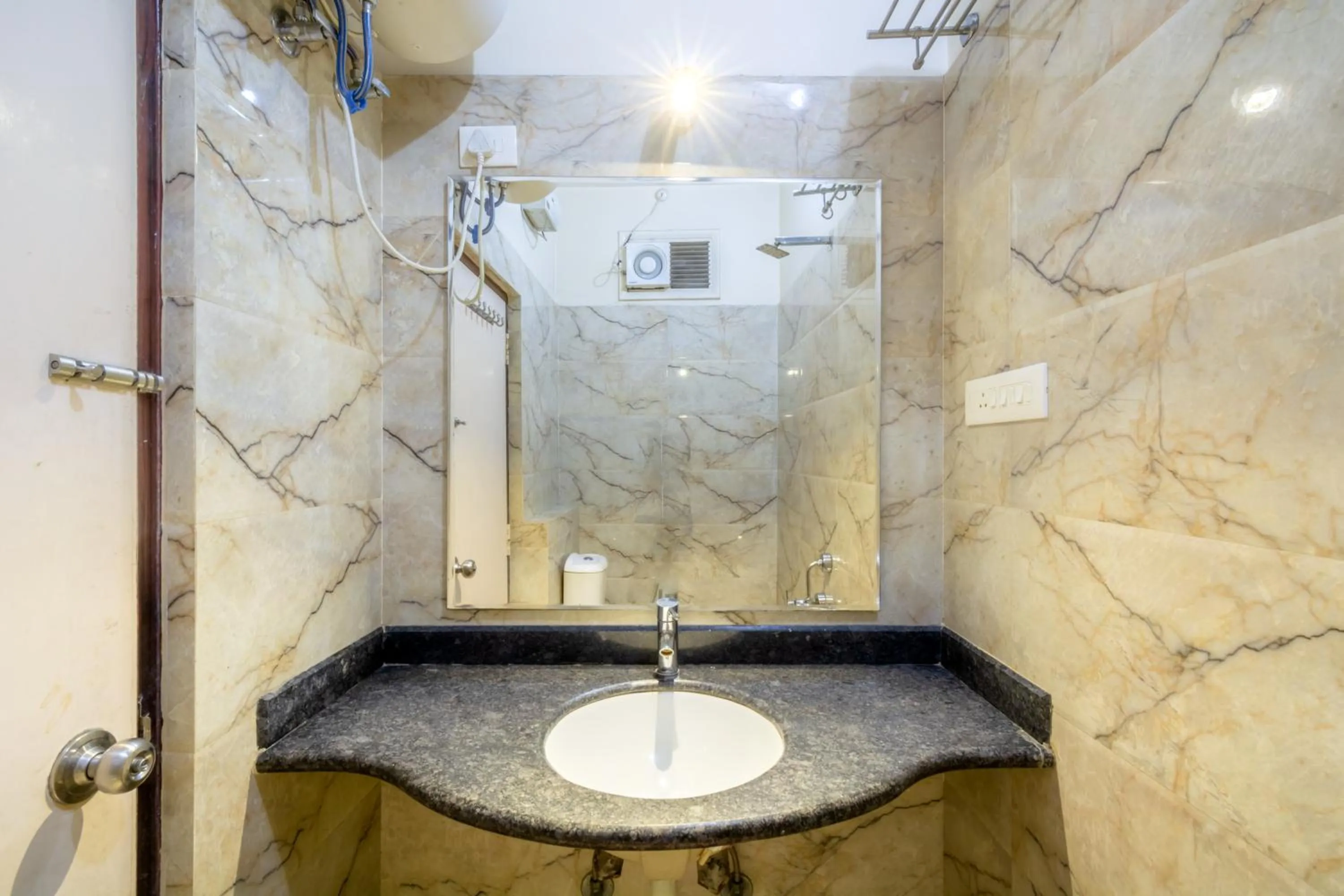 Bathroom in Hotel Sunday Inn