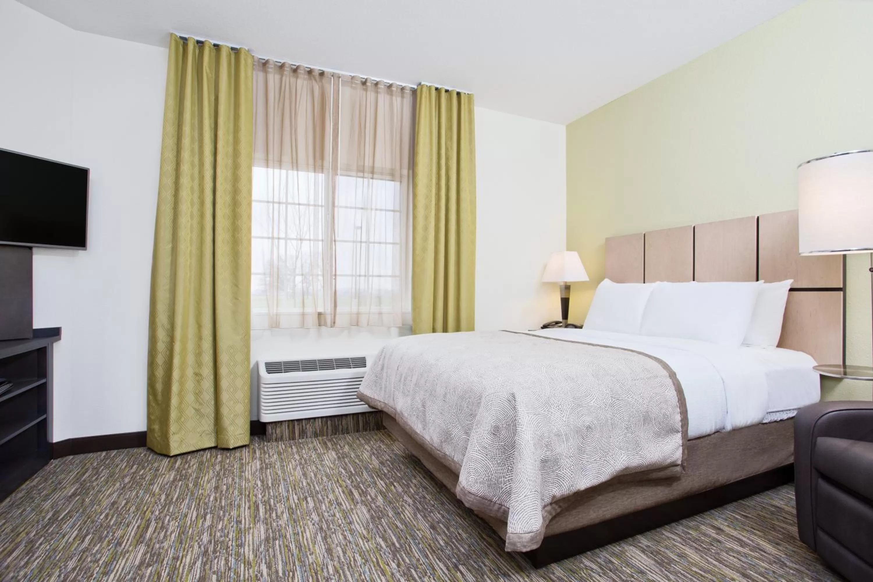 Photo of the whole room, Bed in Candlewood Suites Fort Campbell - Oak Grove by IHG