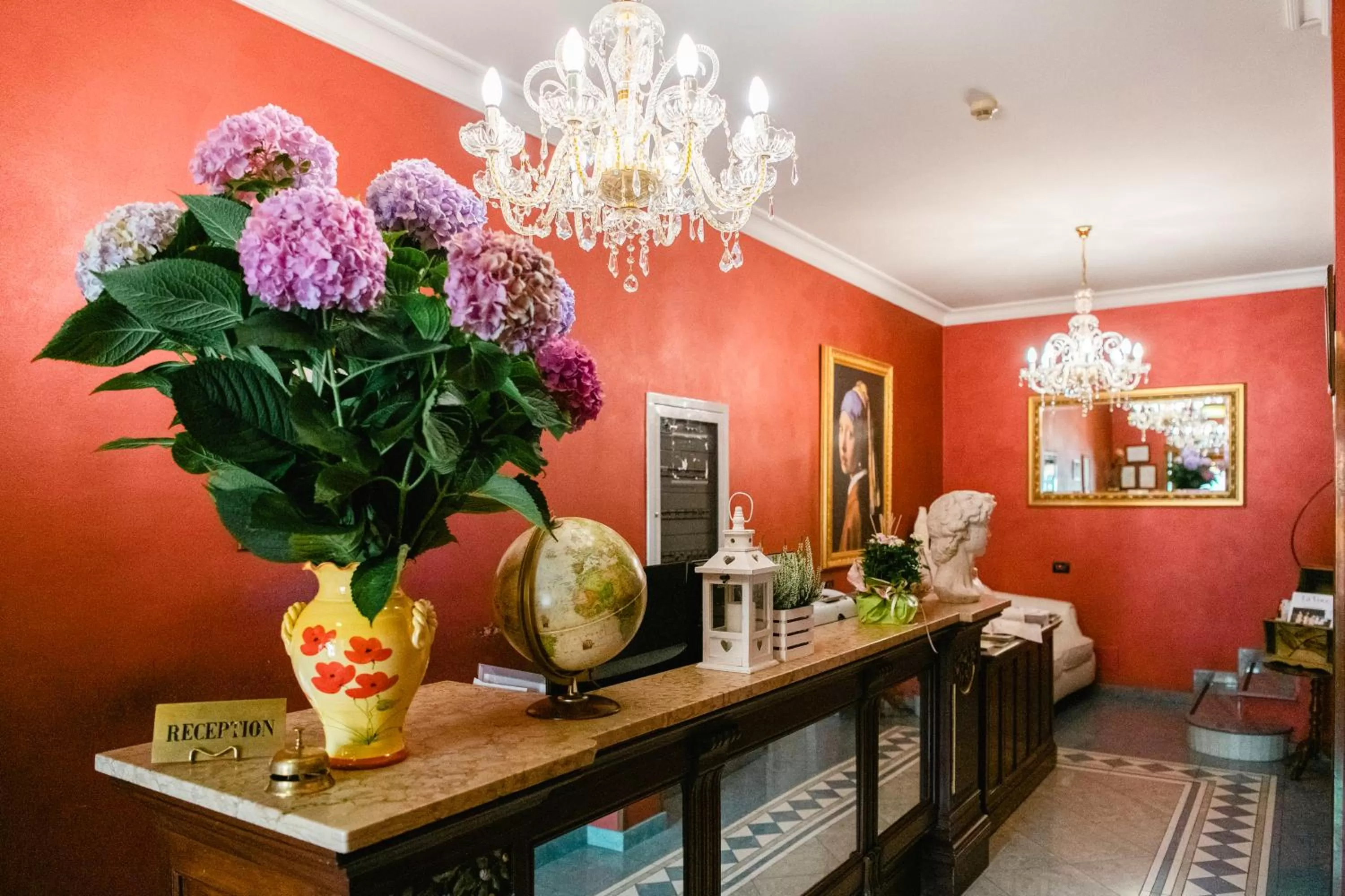 Lobby or reception in Le Lanterne