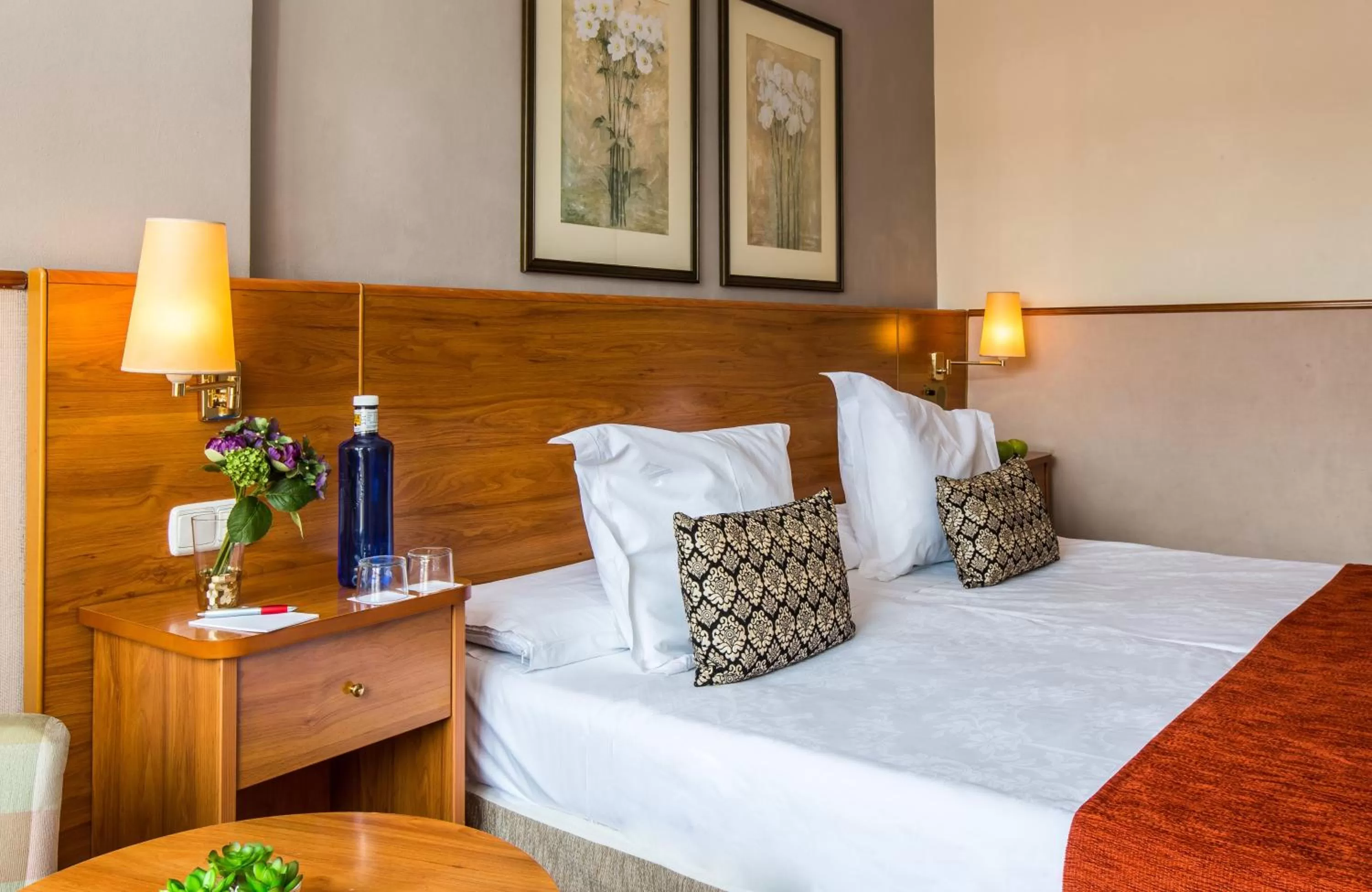 Bedroom in Leonardo Hotel Granada