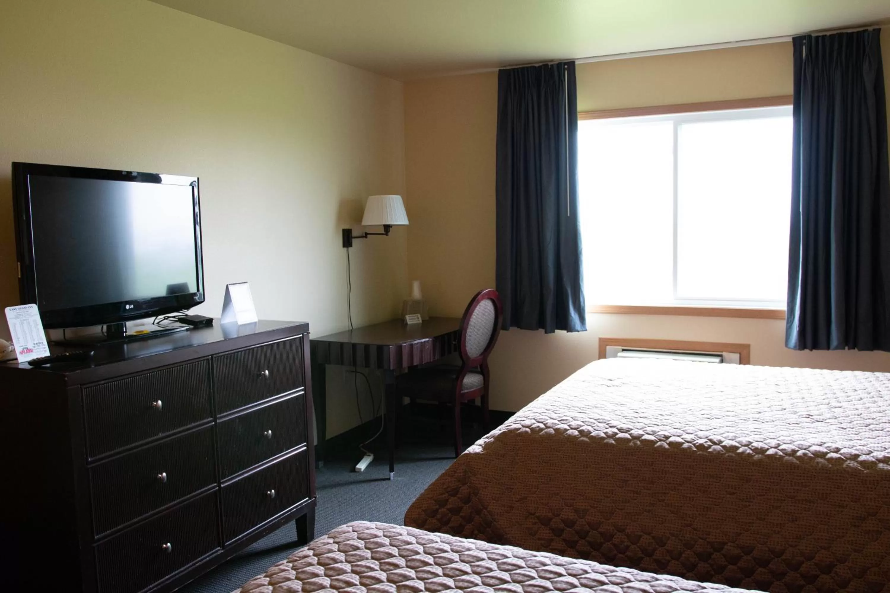 Bed in East Grand Inn