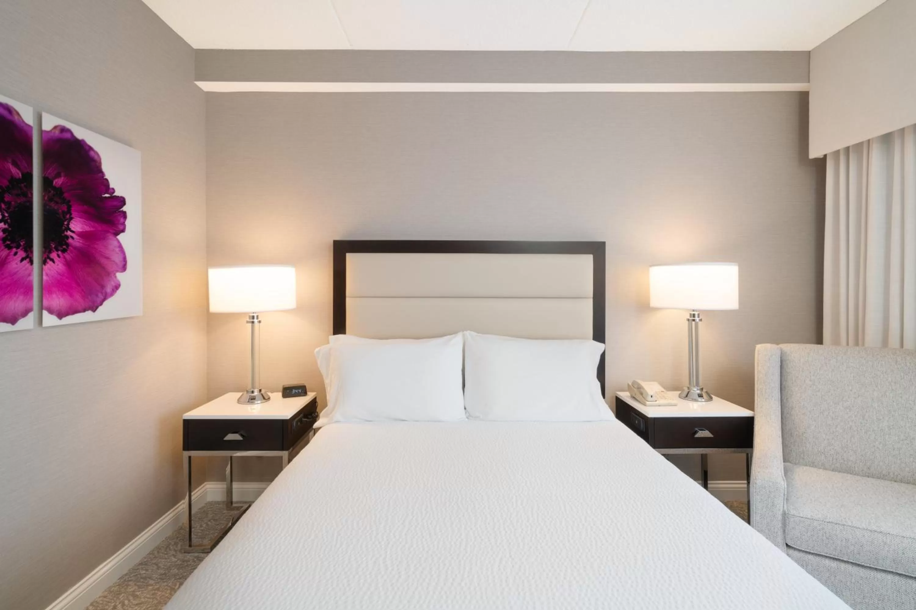 Photo of the whole room, Bed in Holiday Inn Wilmington by IHG