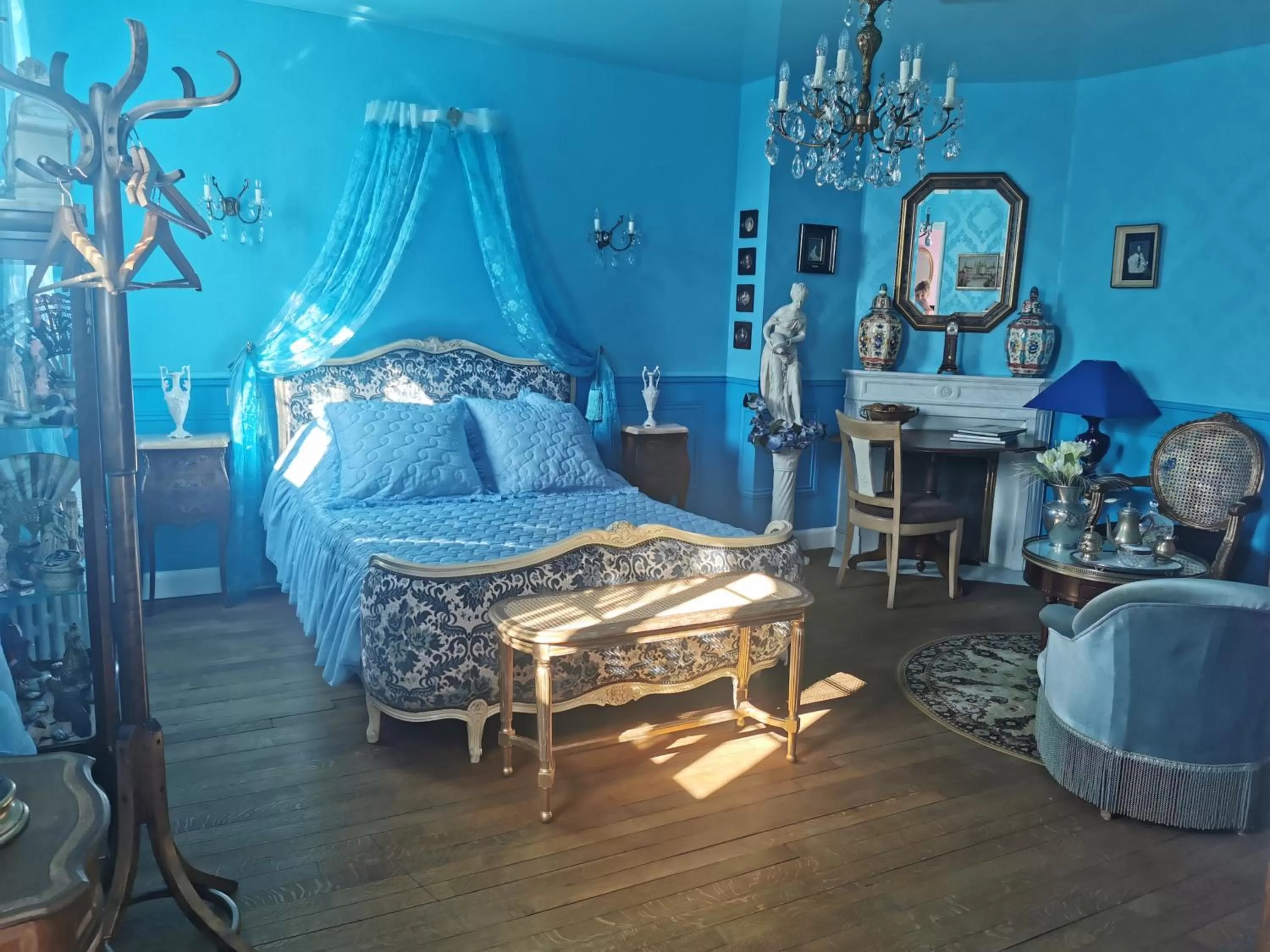 Photo of the whole room, Bed in VILLA LES CAMELIAS