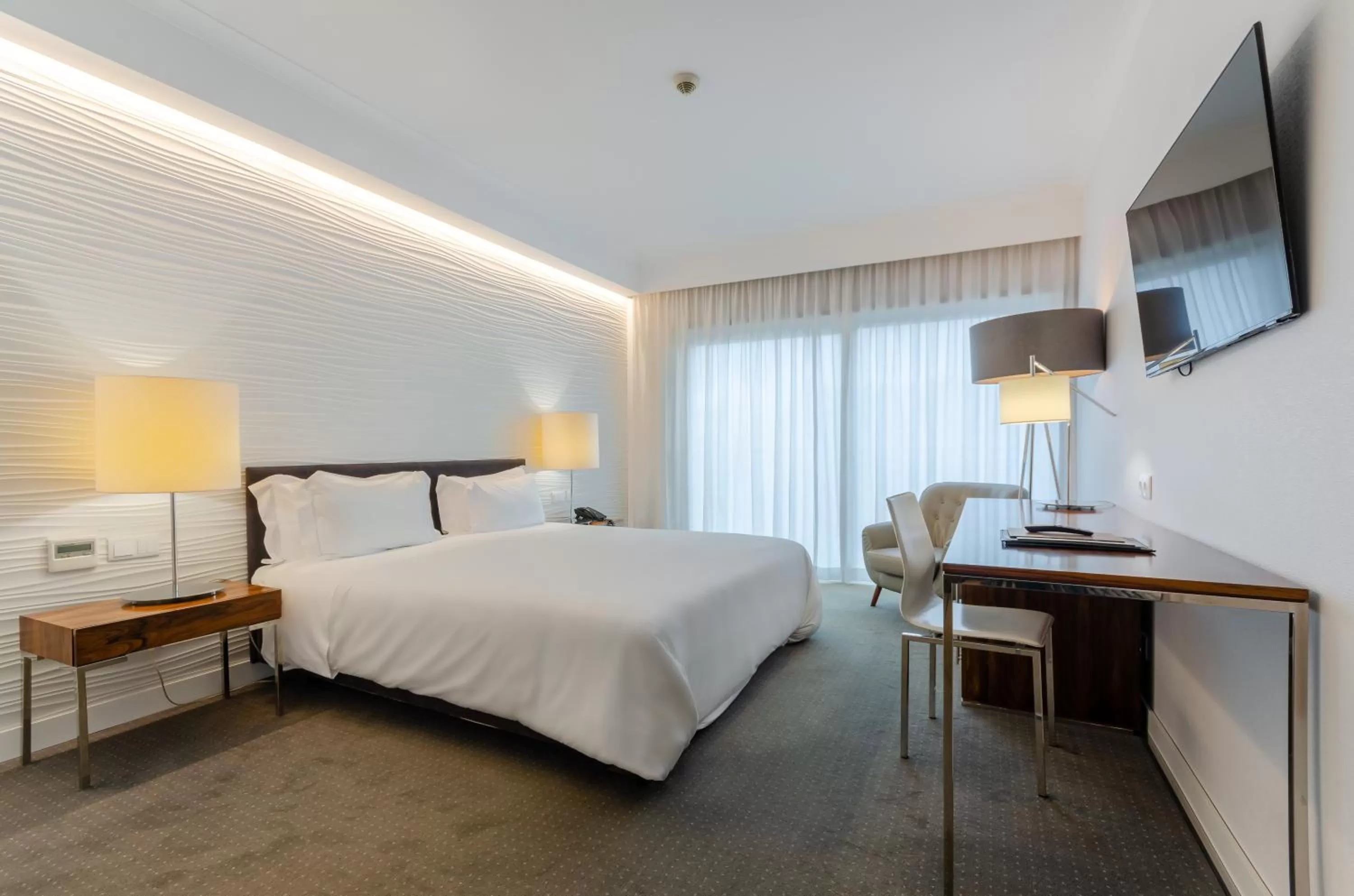 Photo of the whole room, Bed in Olissippo Saldanha