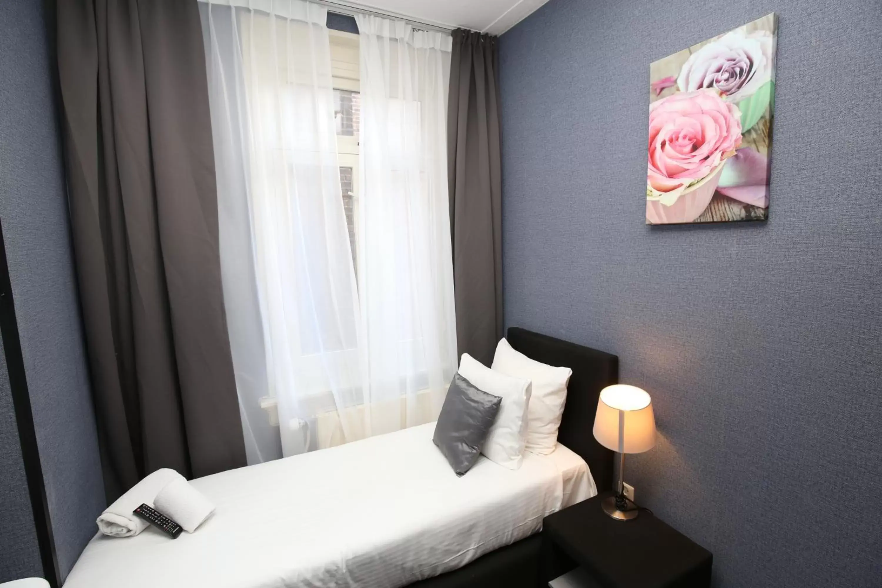Economy Single Room with Shared Bathroom in Hotel Flipper Amsterdam Economy Single Room with Shared Bathroom in Hotel Flipper Amsterdam