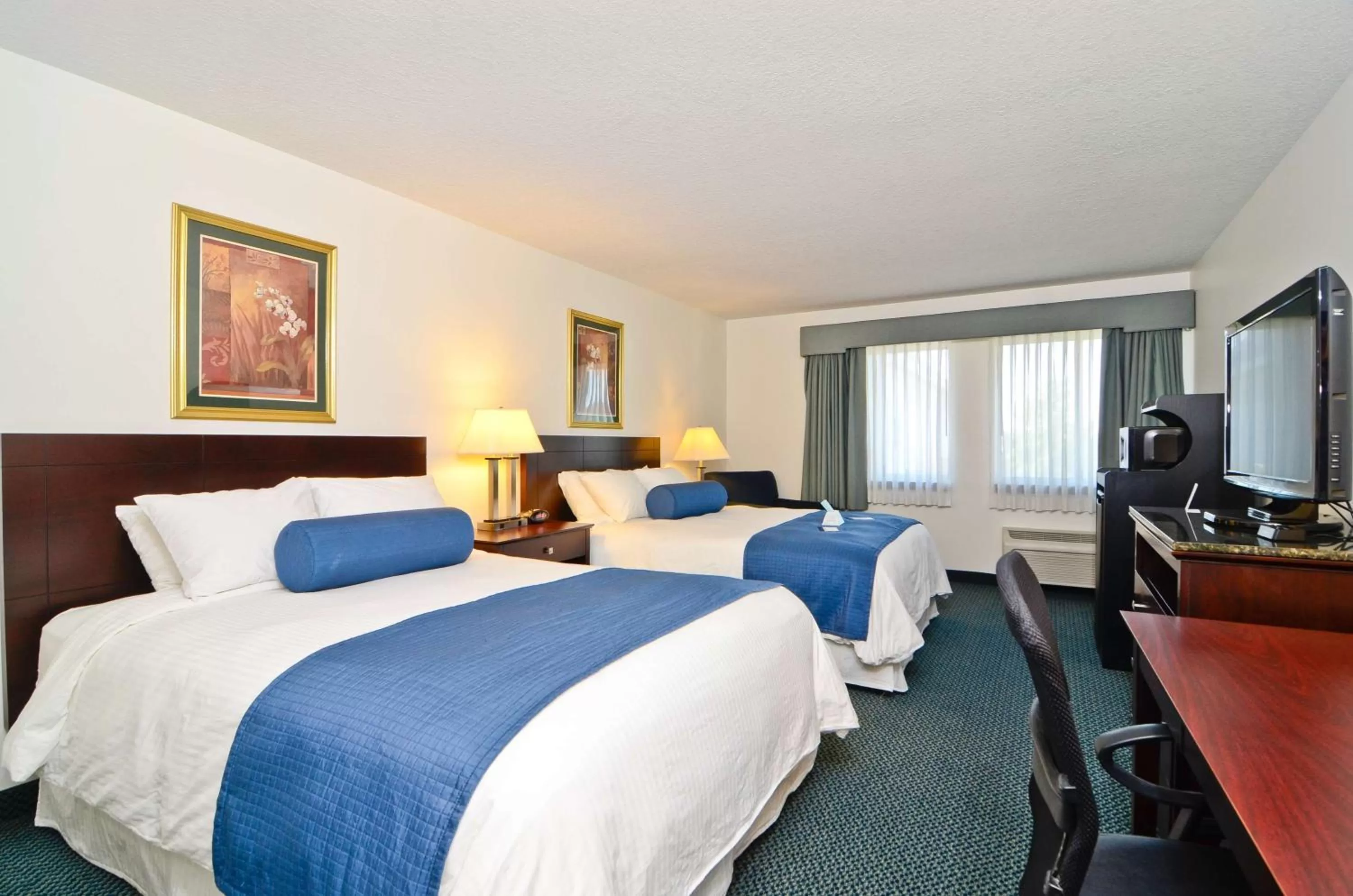 Photo of the whole room, Bed in Best Western Gas City