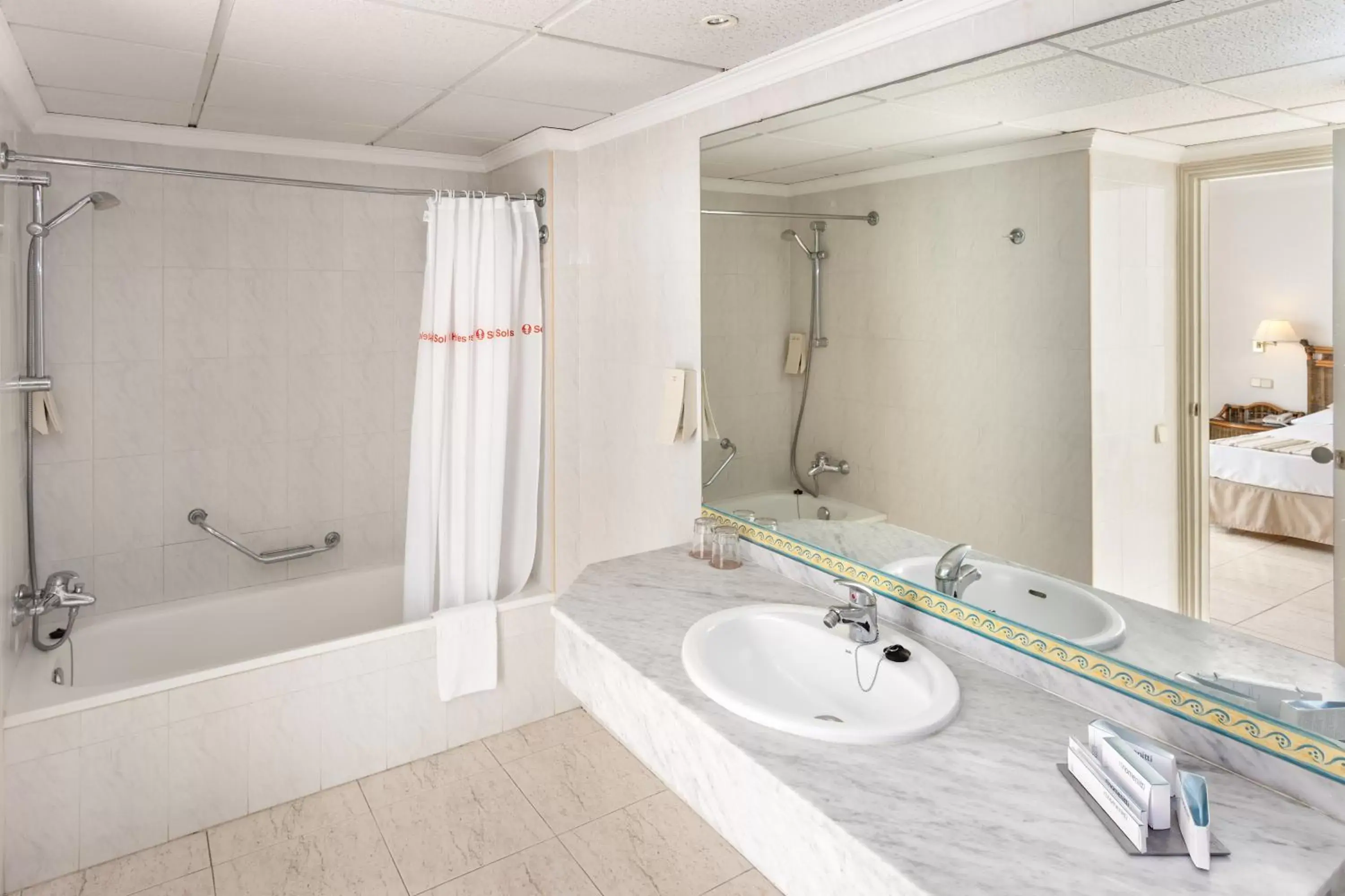 Room with separate lounge in Sol Arona Tenerife Room with separate lounge in Sol Arona Tenerife