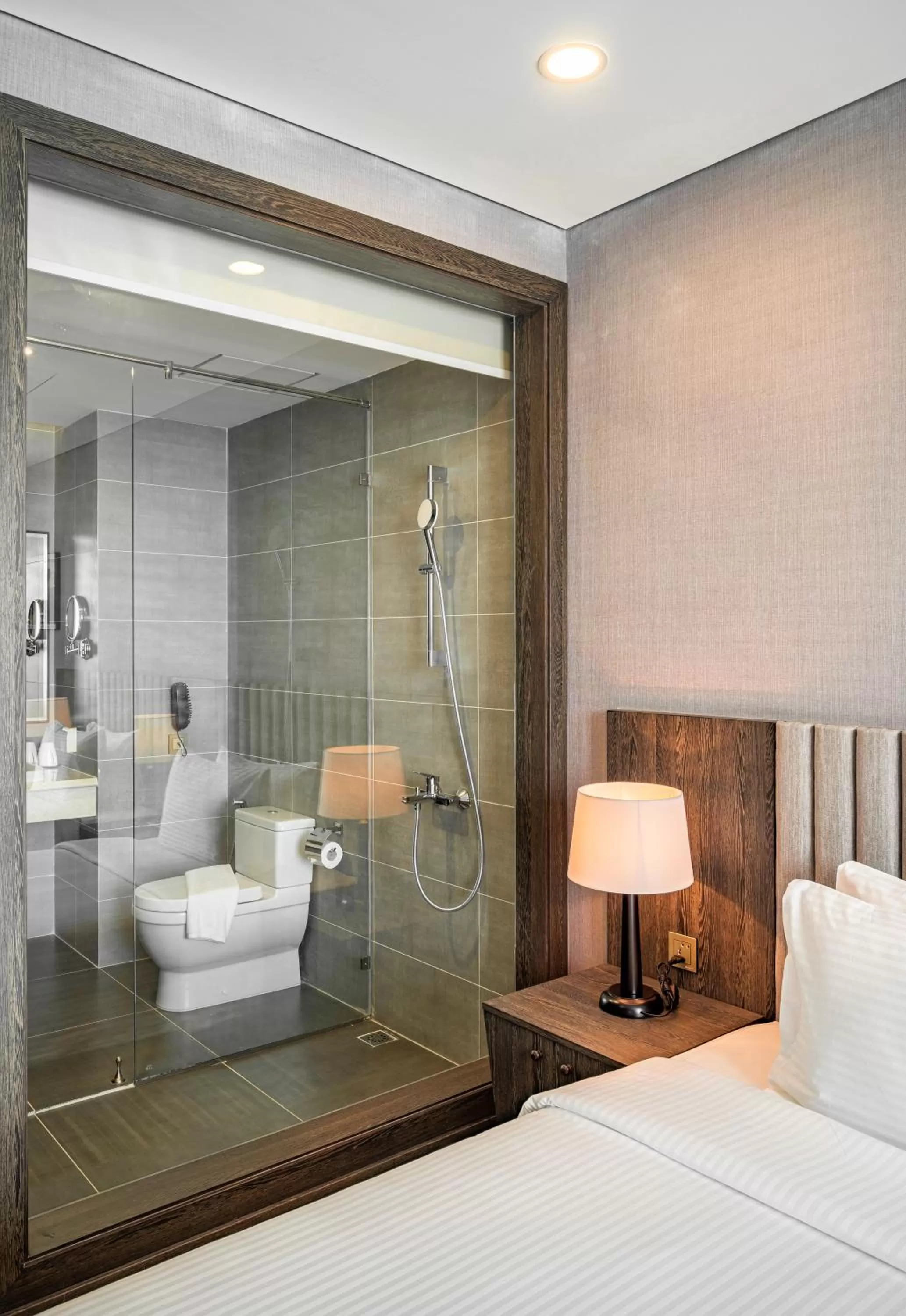 Bathroom, Bed in Muong Thanh Luxury Saigon Hotel
