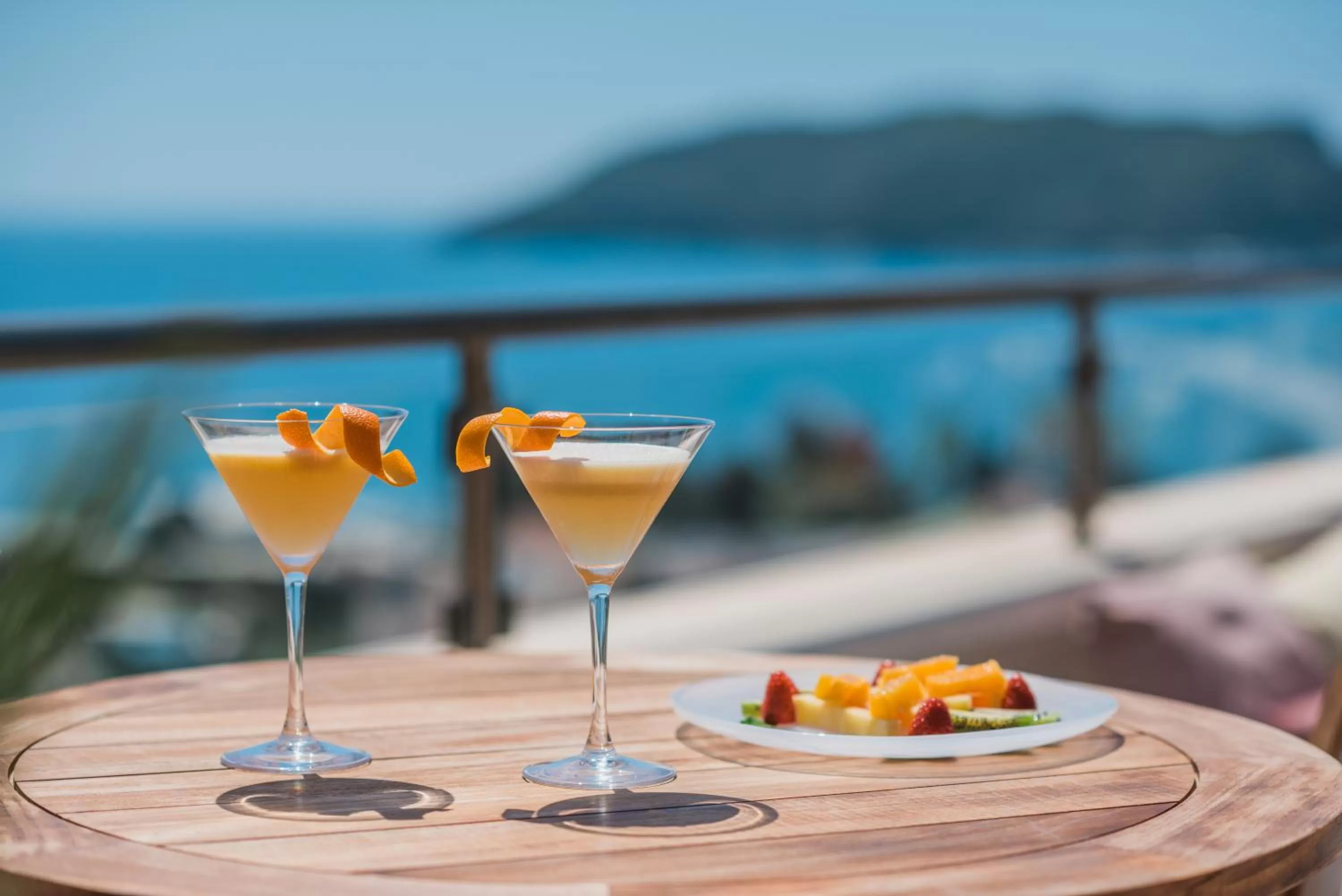 Lounge or bar in Iberostar Waves Slavija