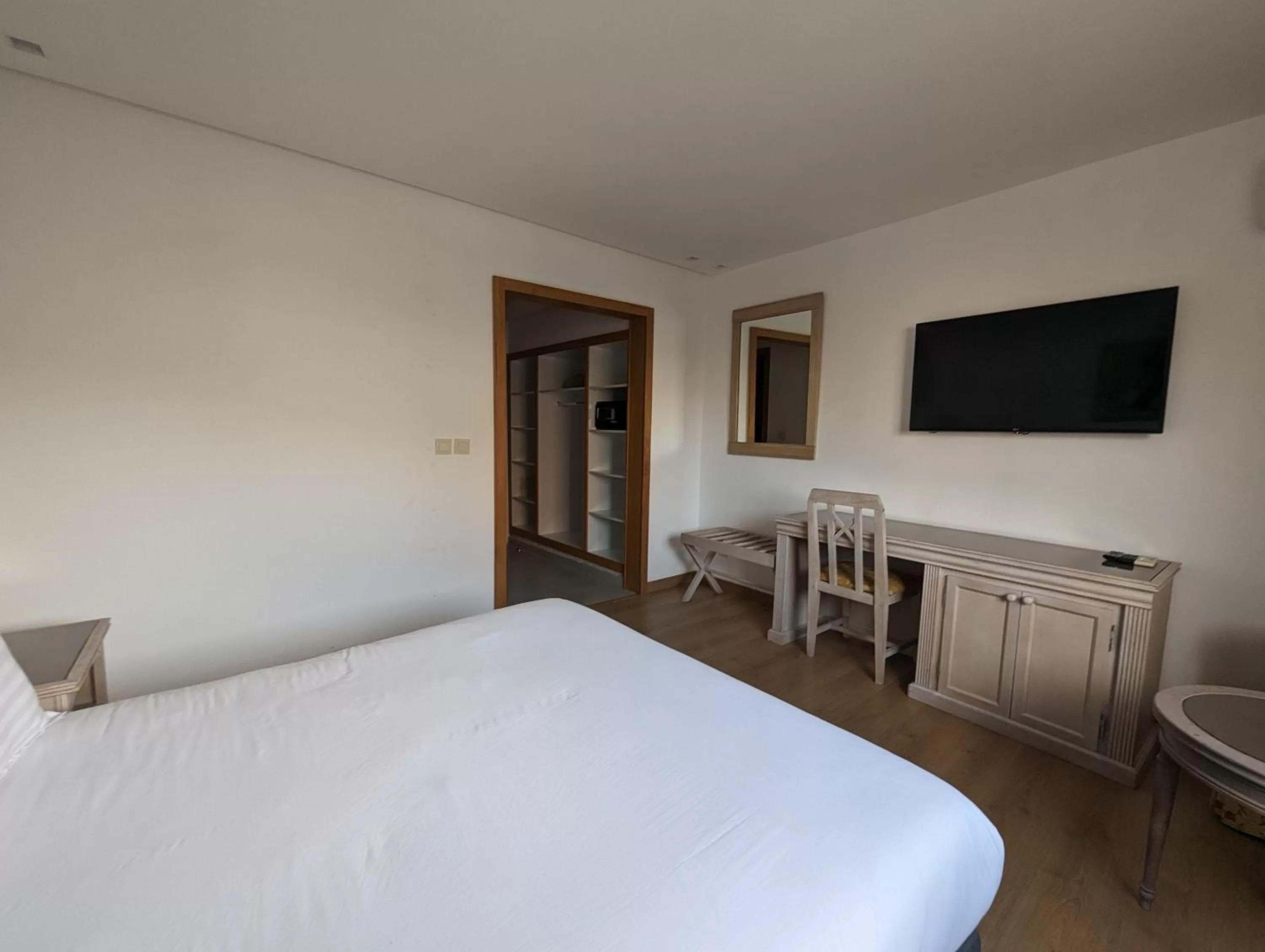 Photo of the whole room, Bed in Sahara Line Hotel