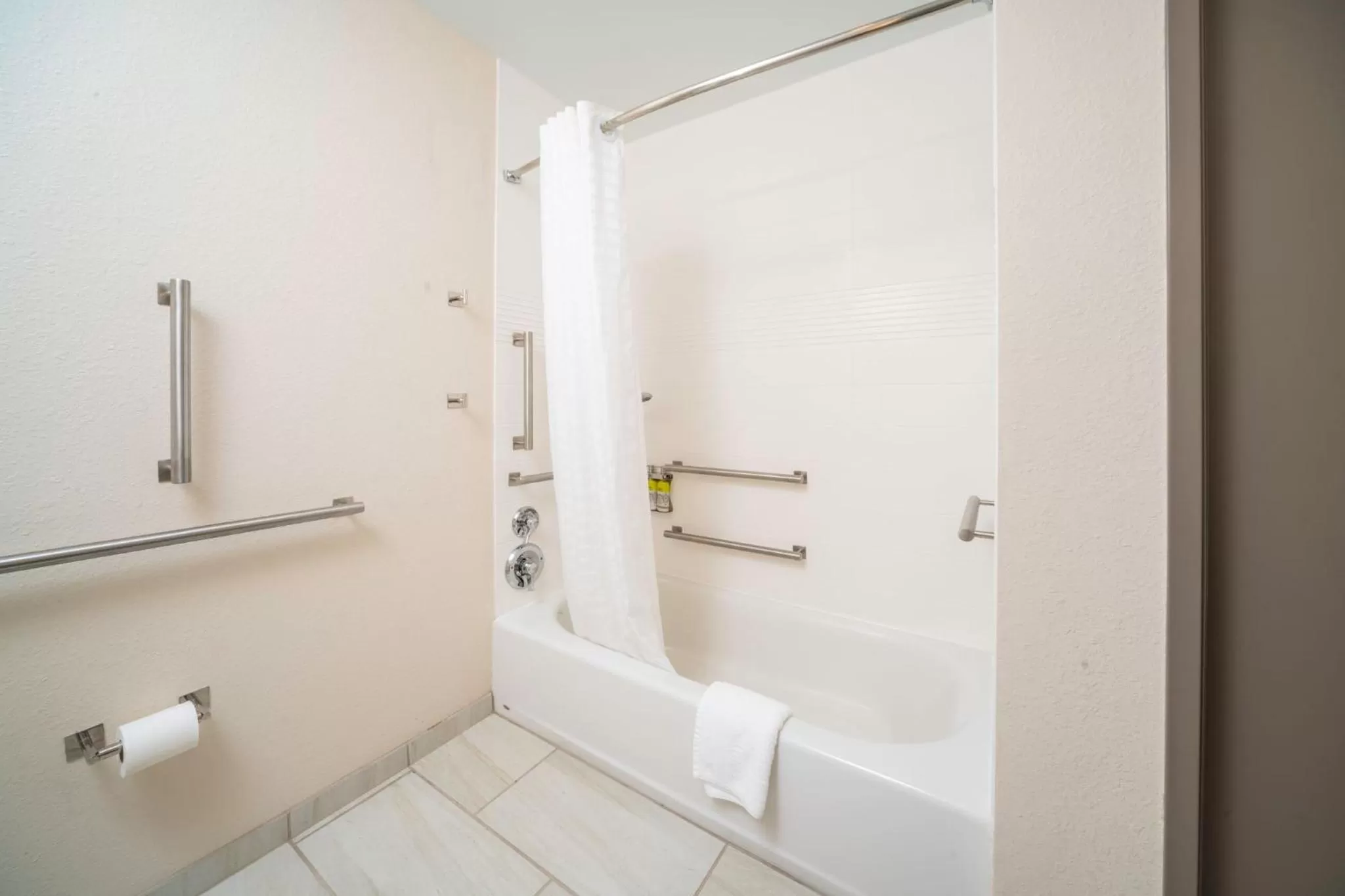 Bathroom in Candlewood Suites Charleston – Mt. Pleasant by IHG