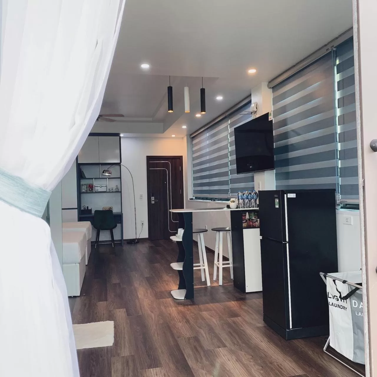 Dining area, Kitchen/Kitchenette in Mio Hotel